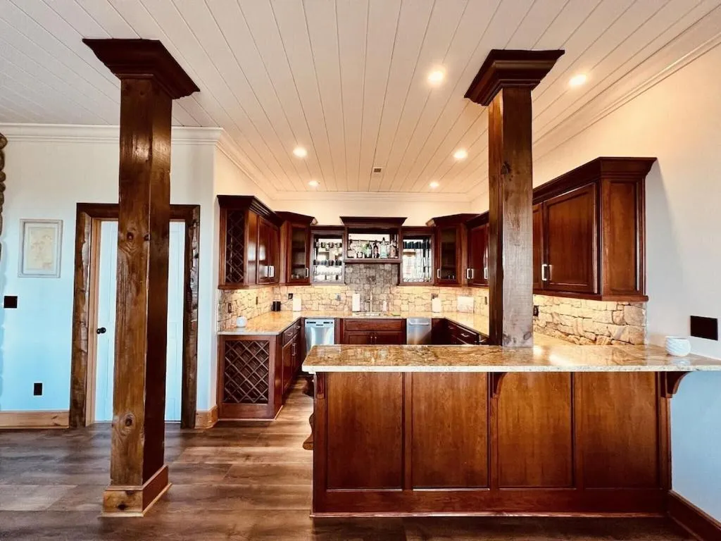 5500 sf cabin 6 king 2 queen beds heated pool spa game room mountain views