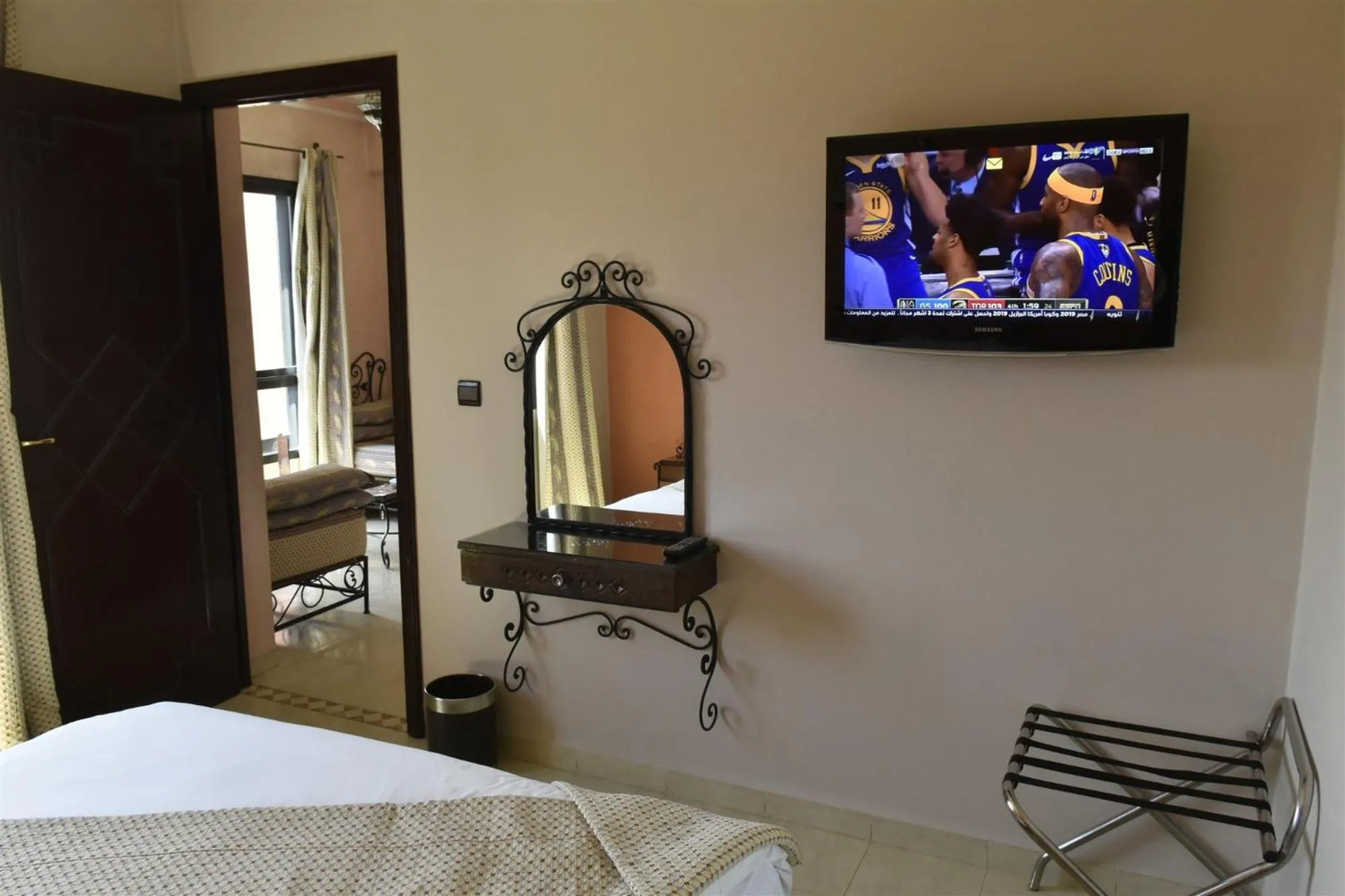 TV and multimedia, Bed in Amani Hotel Suites & Spa