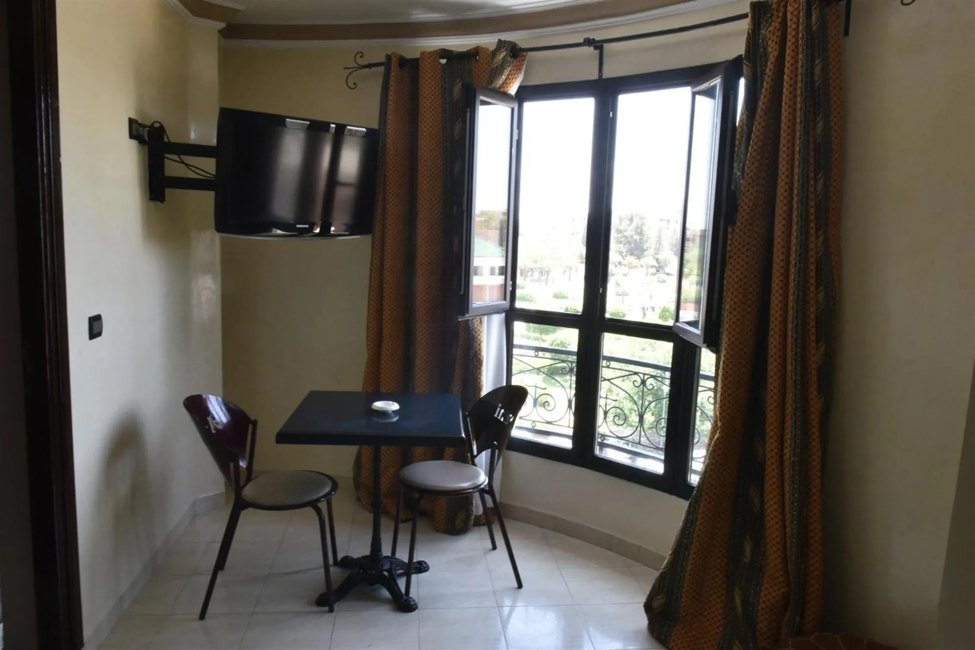 Communal lounge/ TV room in Amani Hotel Suites & Spa