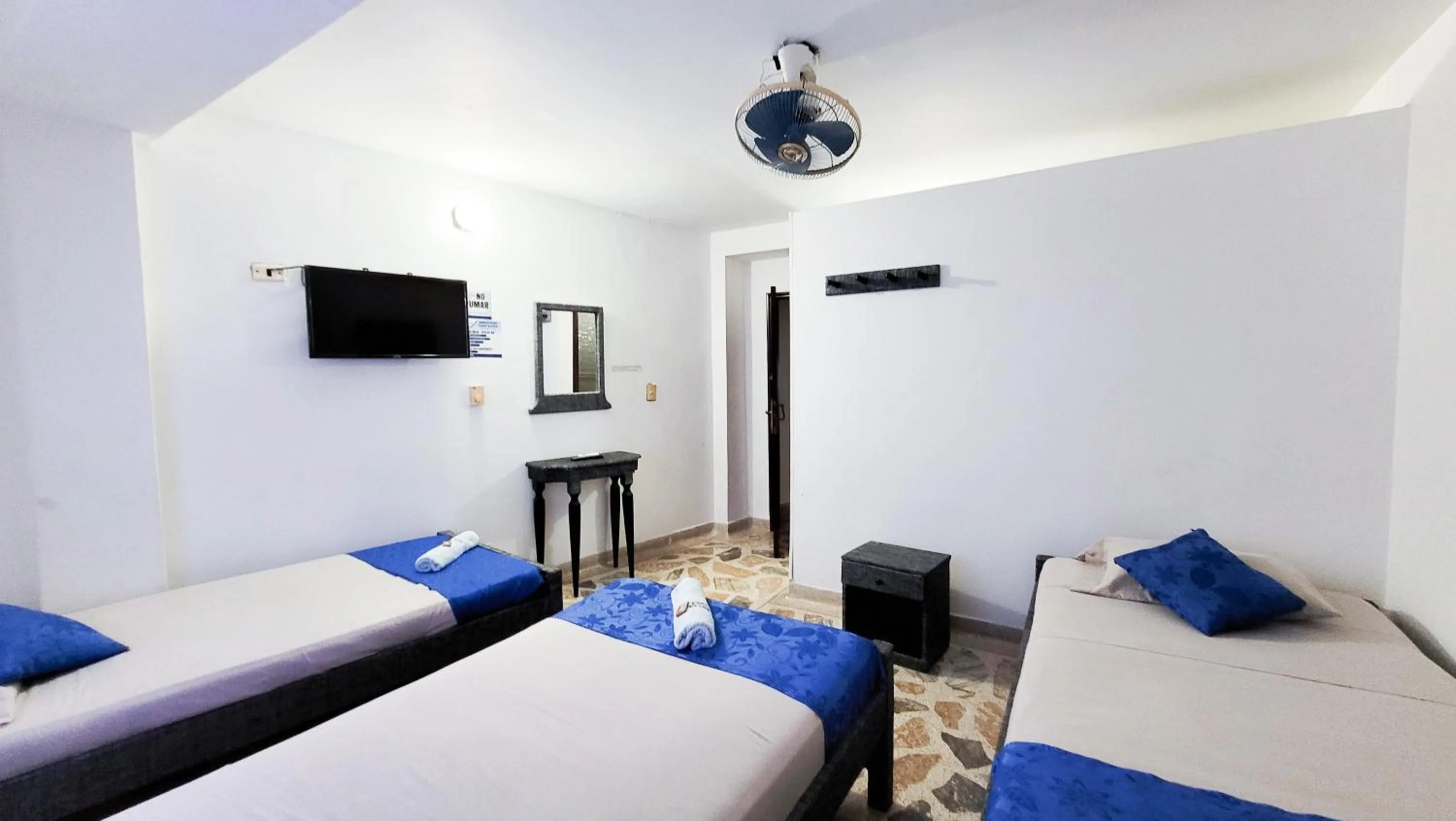 TV and multimedia, Bed in Hotel Acapulco Caucasia