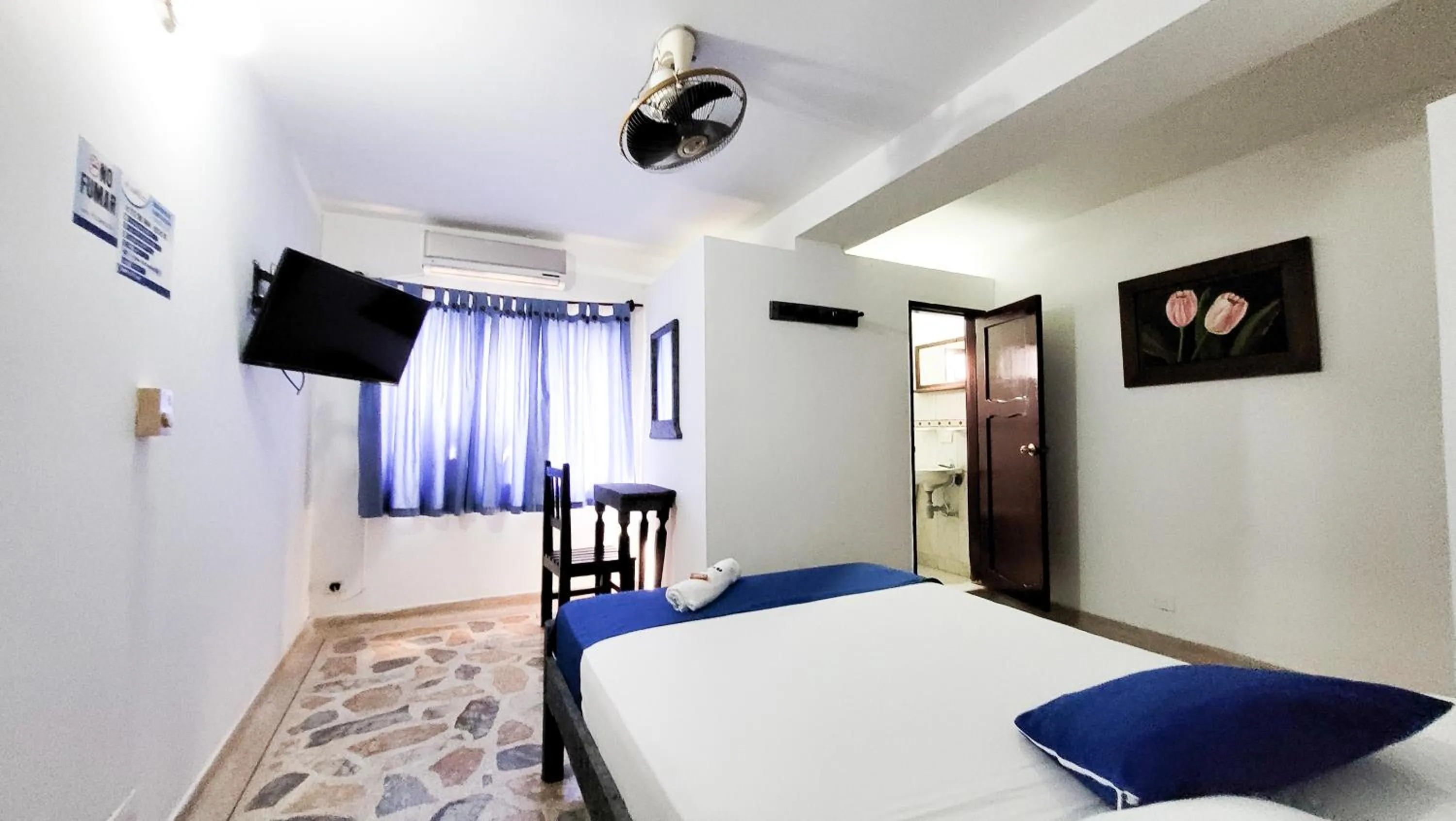 TV and multimedia, Bed in Hotel Acapulco Caucasia