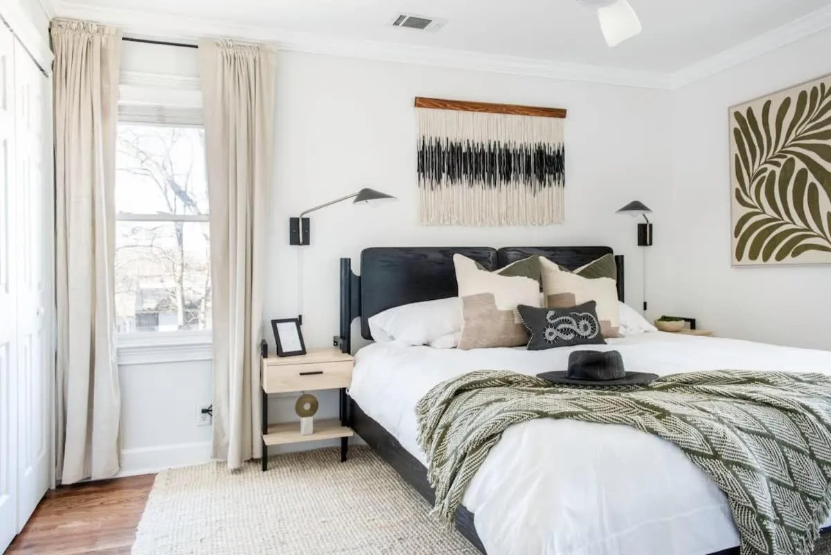 Bed in Rook's Corner