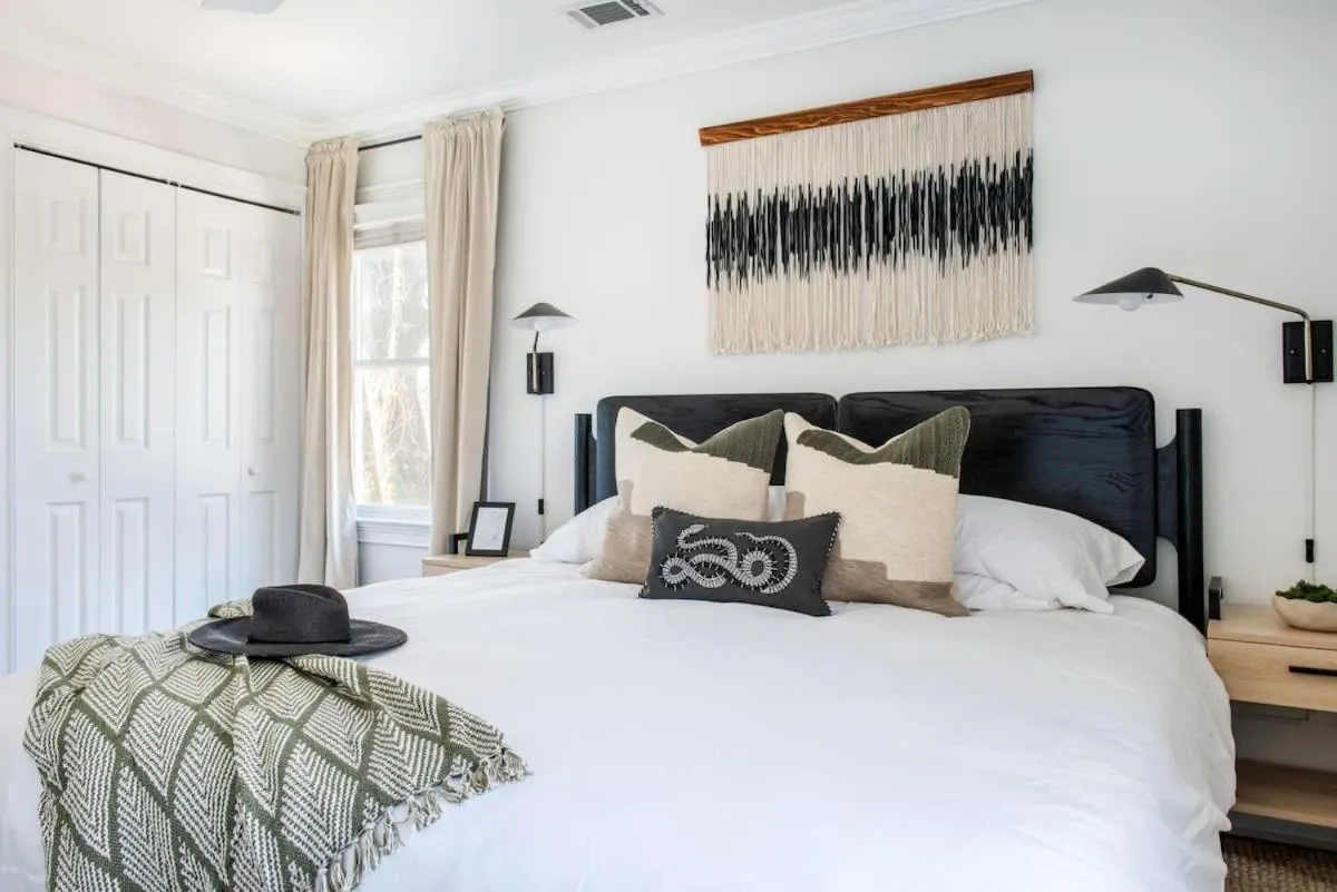 Bed in Rook's Corner