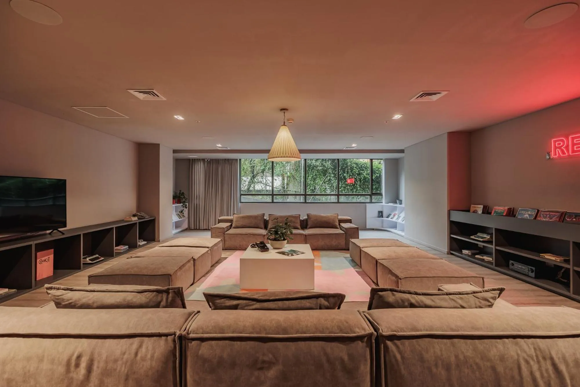 Entertainment in Versus Hotel