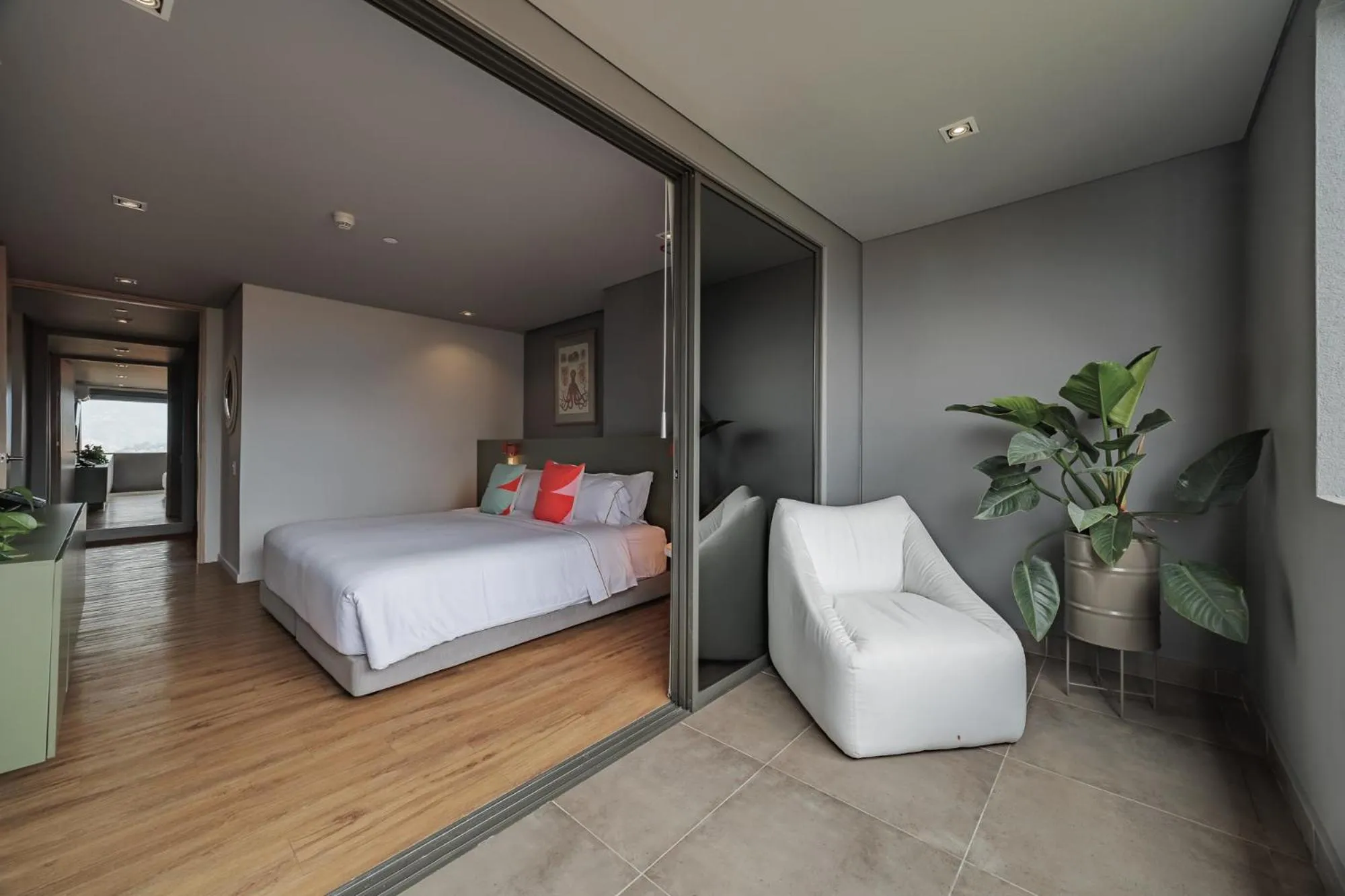 Photo of the whole room in Versus Hotel