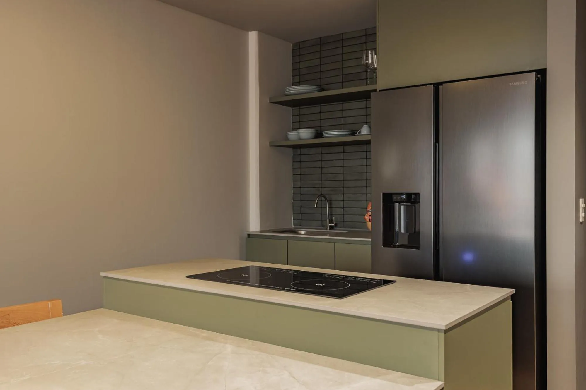 Kitchen or kitchenette in Versus Hotel