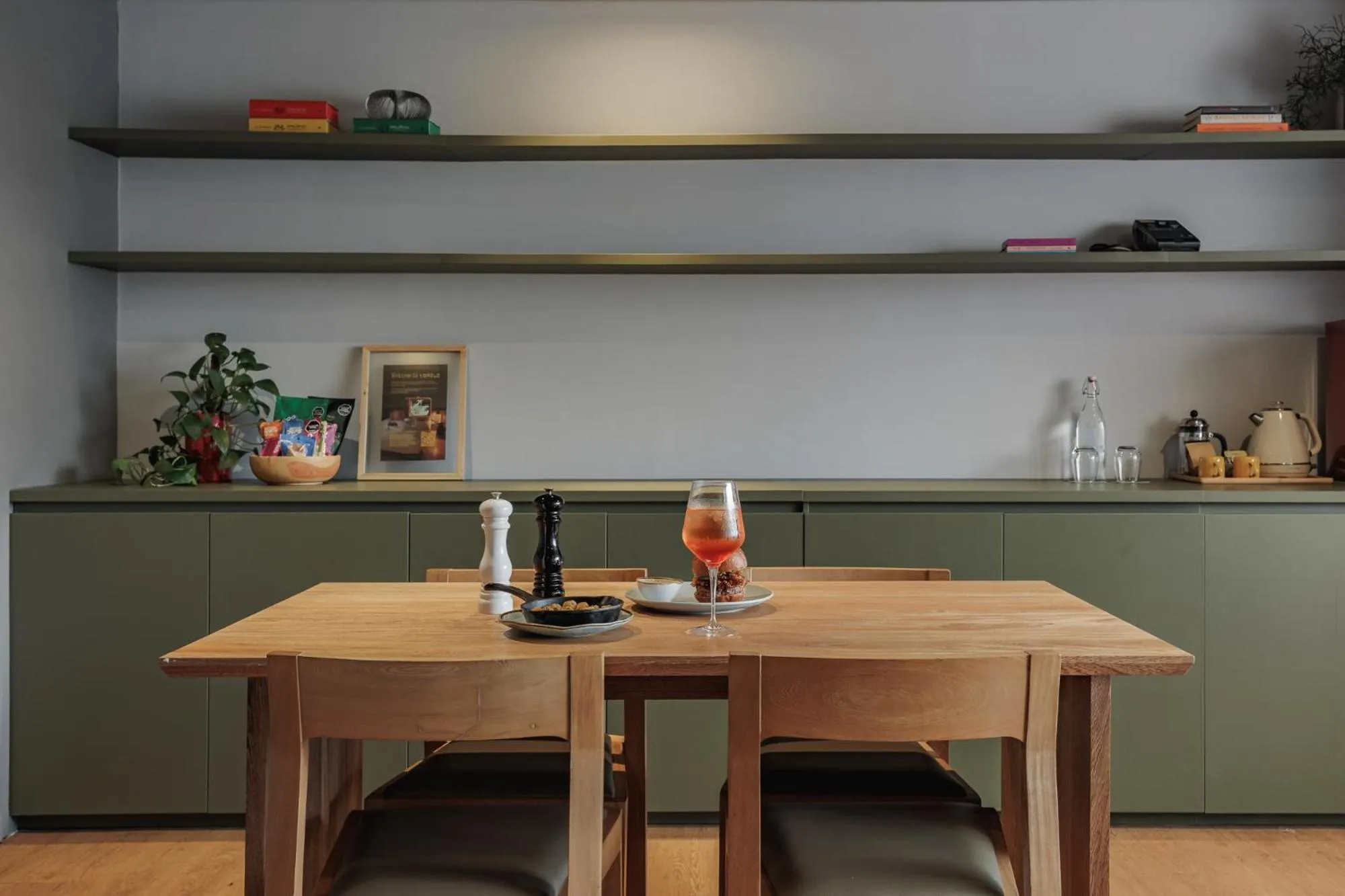 Dining area in Versus Hotel