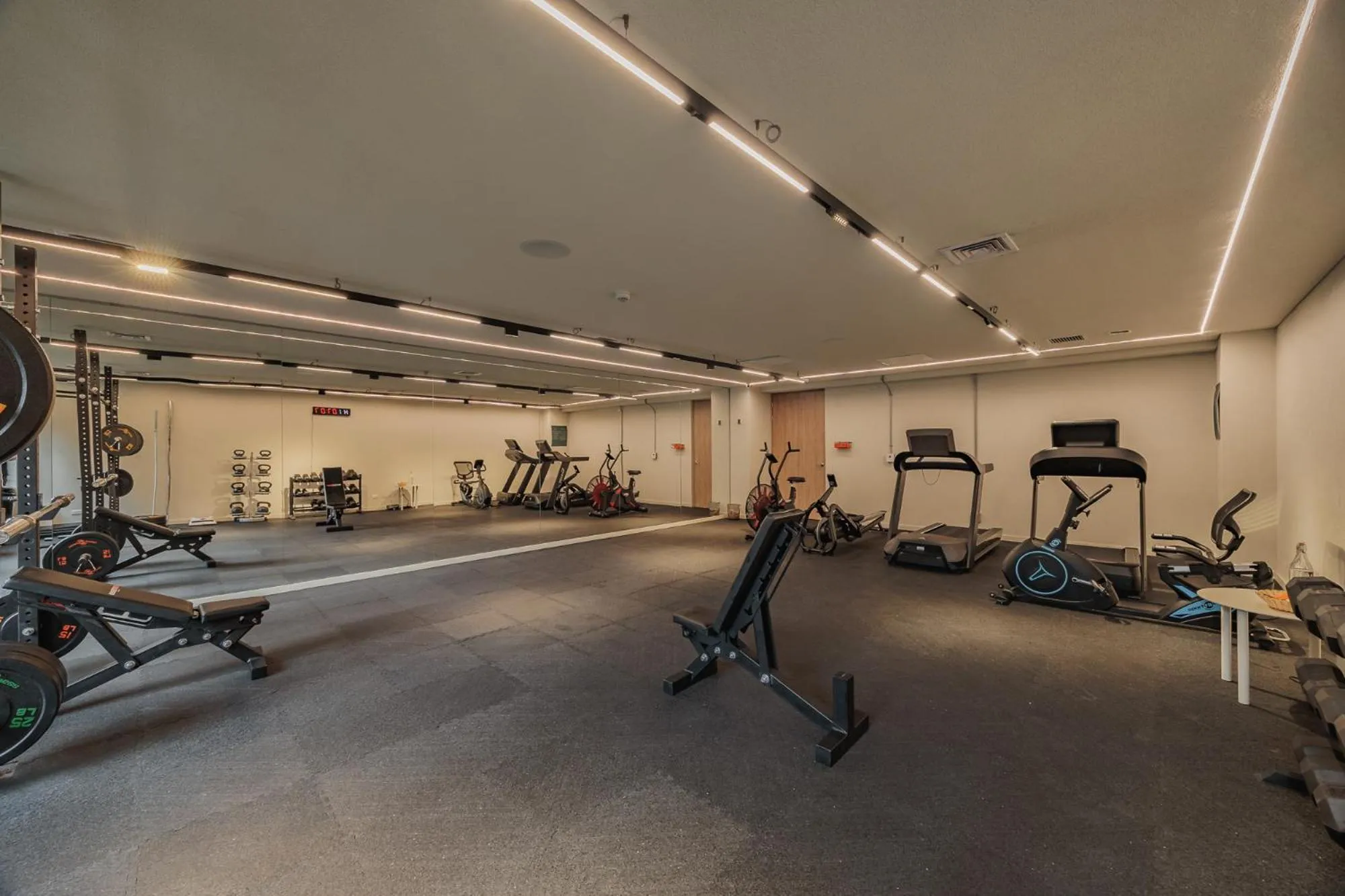 Fitness centre/facilities in Versus Hotel