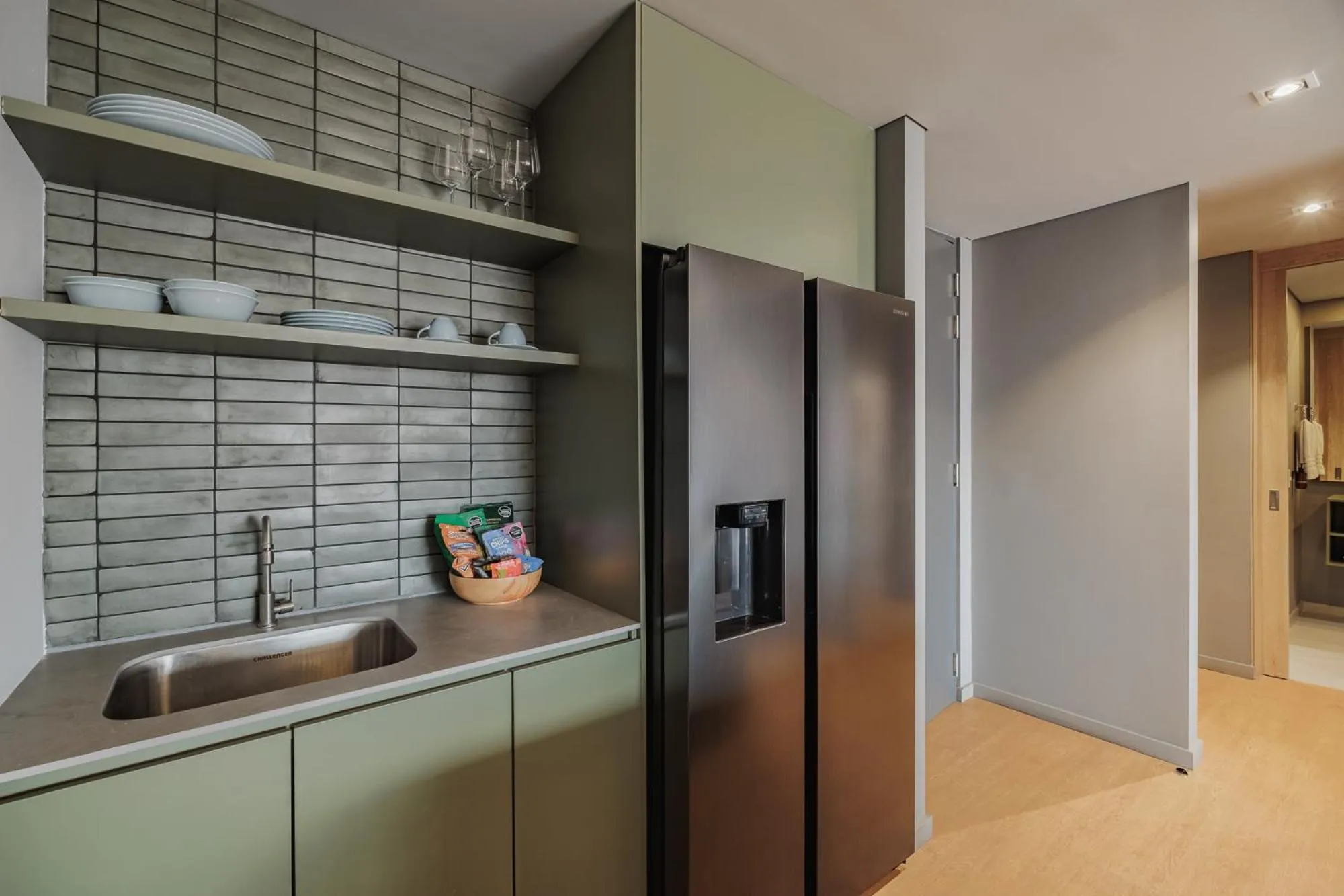 Kitchen or kitchenette in Versus Hotel