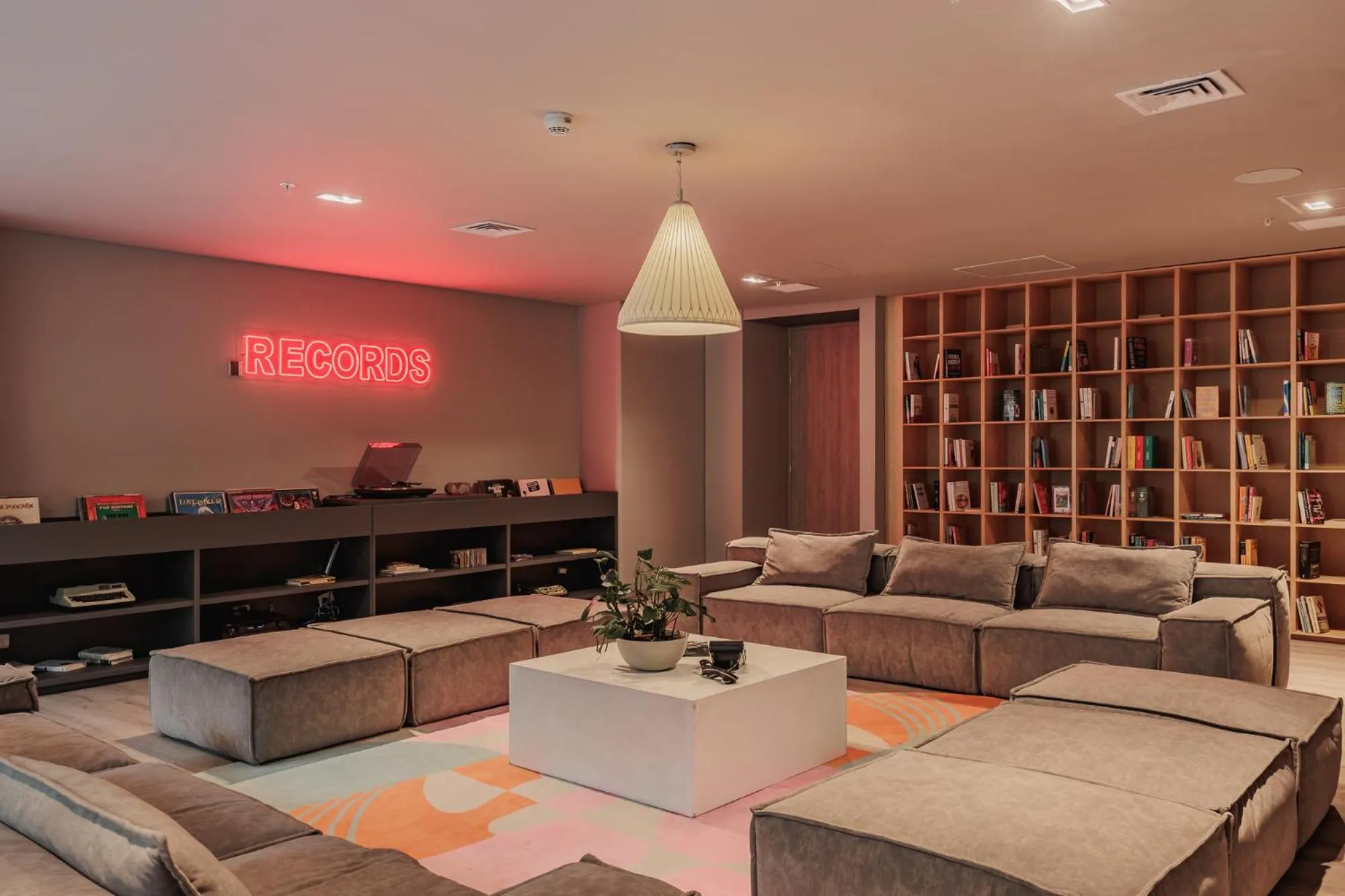 Entertainment in Versus Hotel