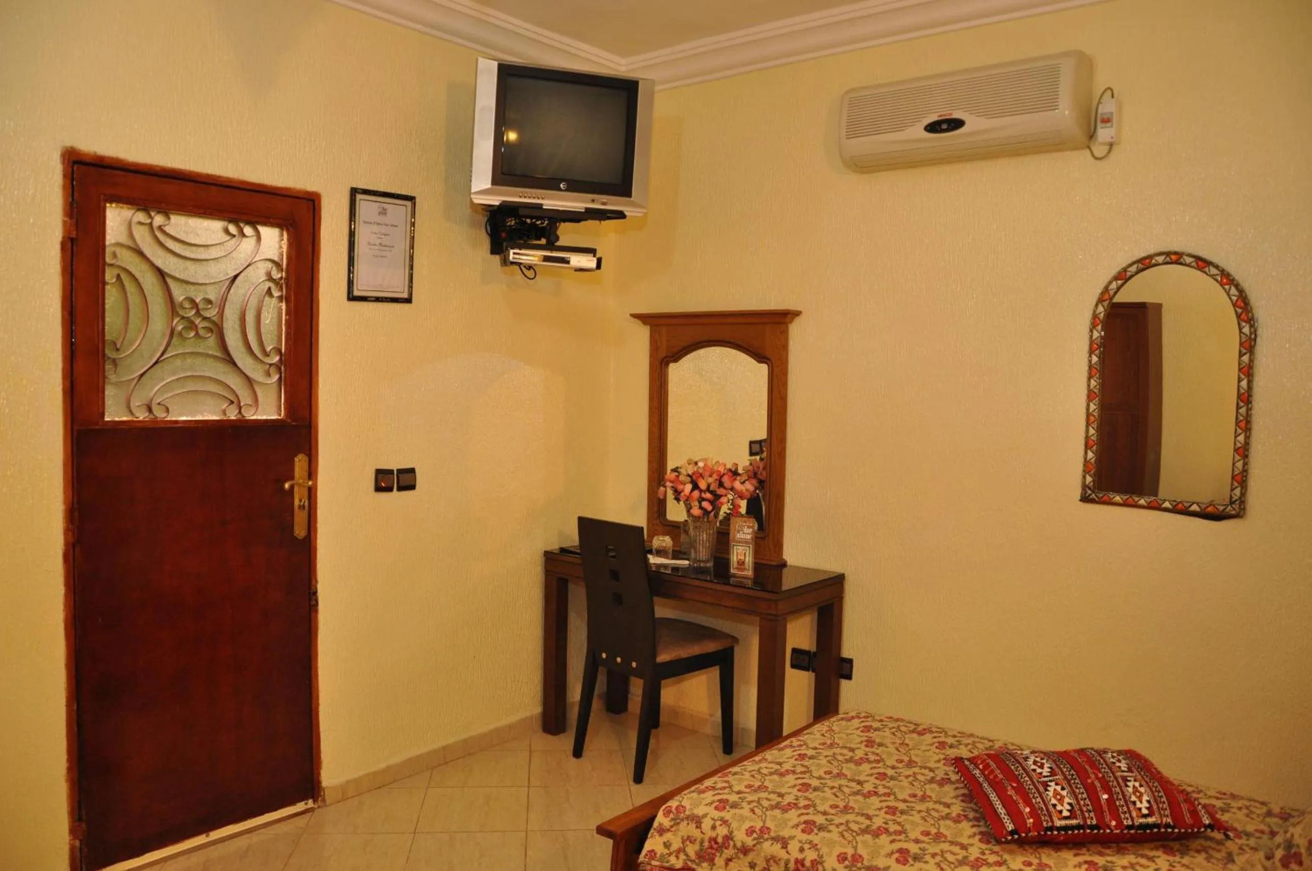 TV and multimedia, TV/Entertainment Center in Dar Aliane