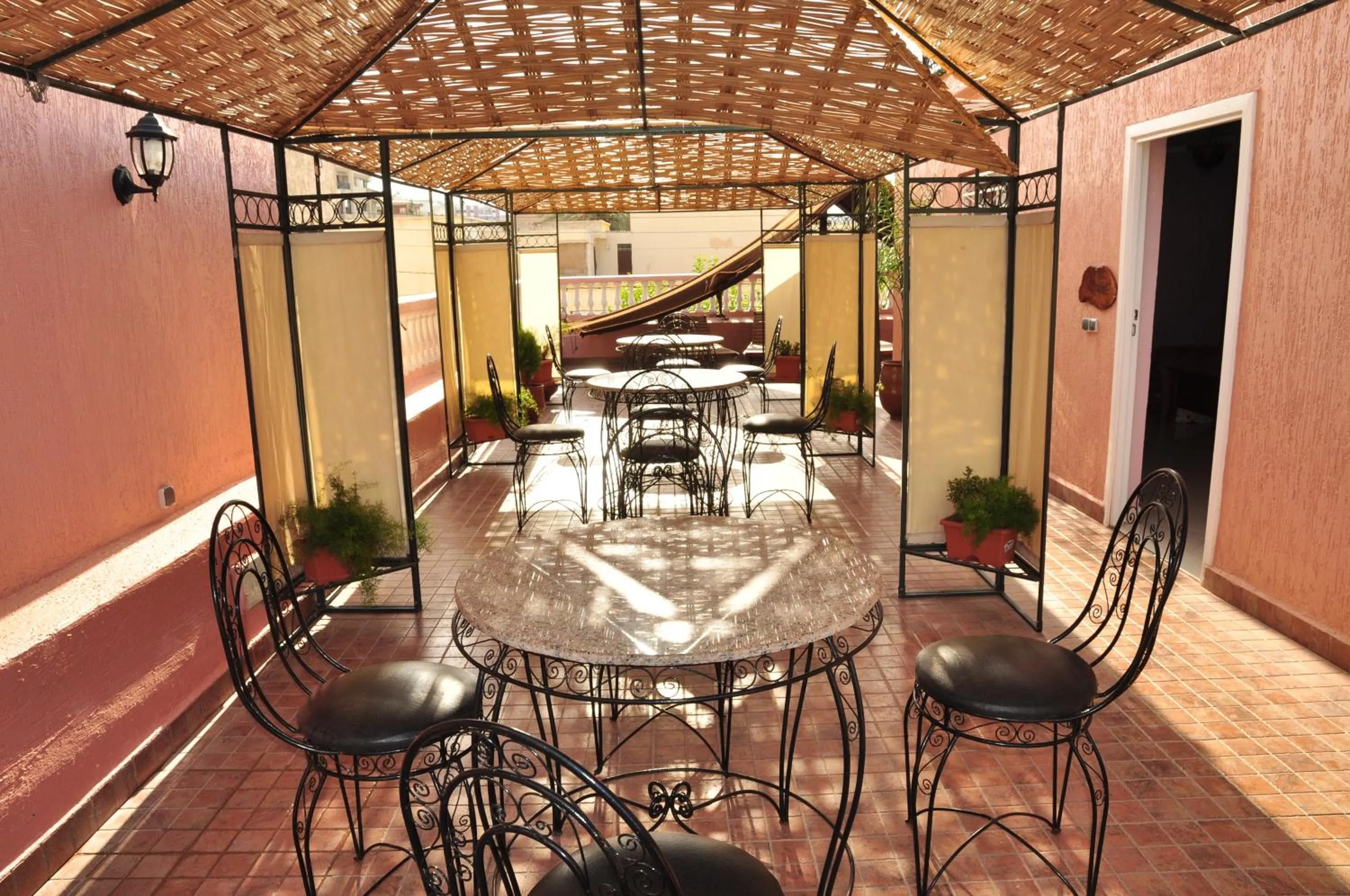 Balcony/Terrace, Restaurant/Places to Eat in Dar Aliane