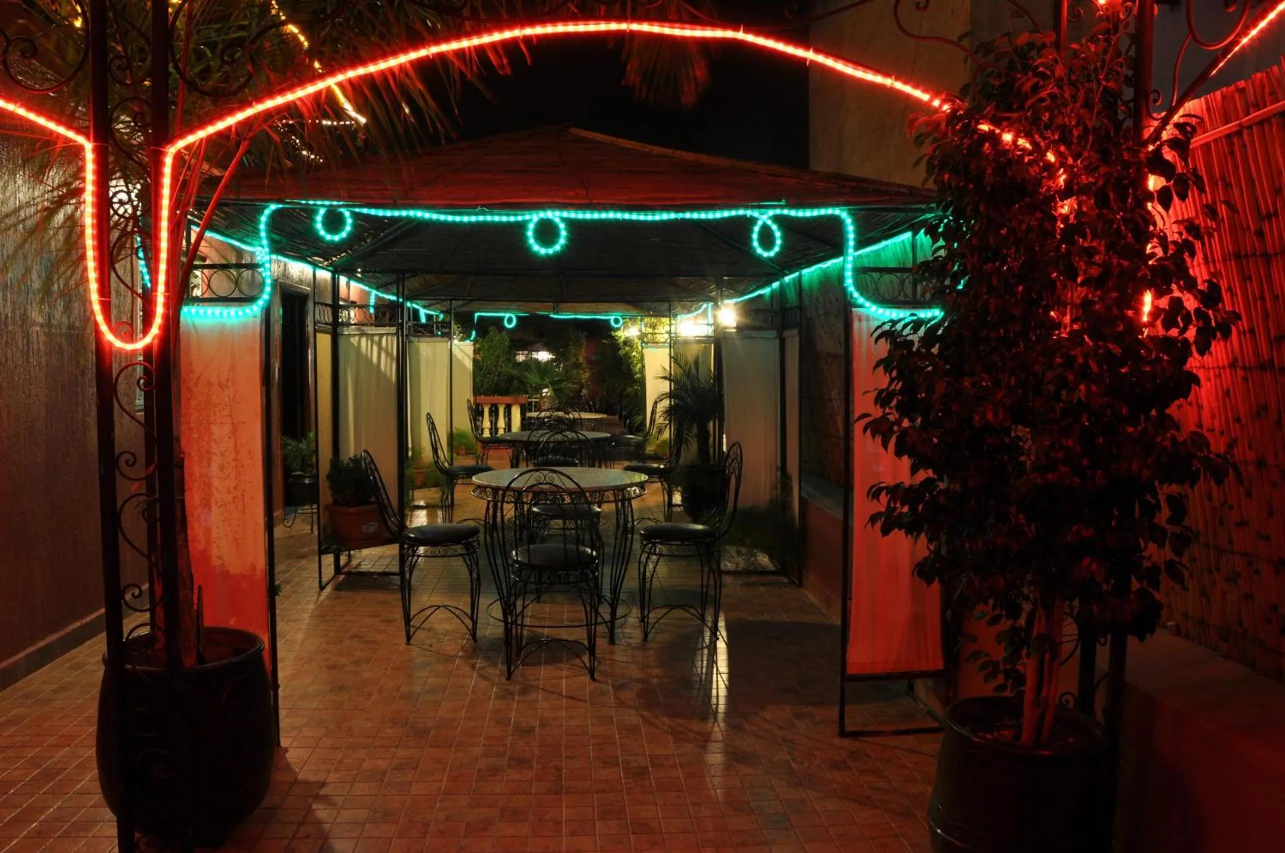 Balcony/Terrace, Restaurant/Places to Eat in Dar Aliane