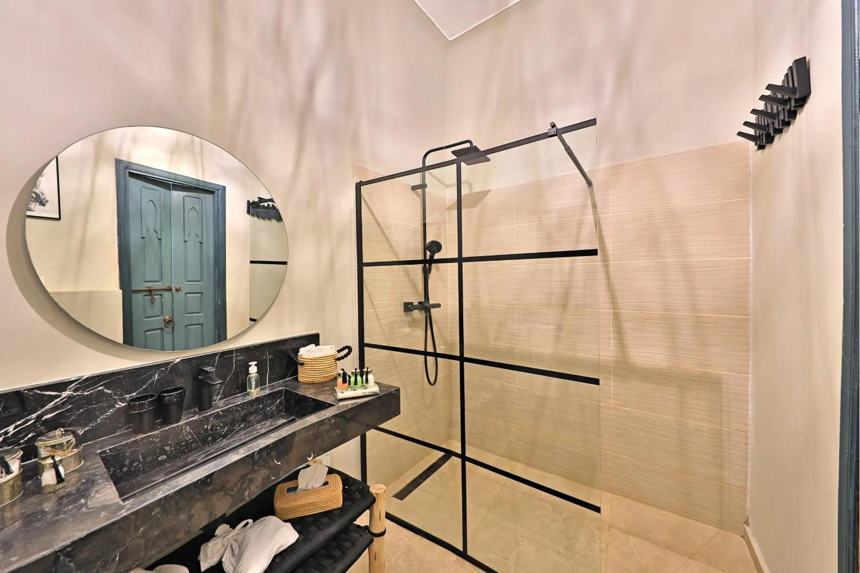 Shower in Riad Anyssates