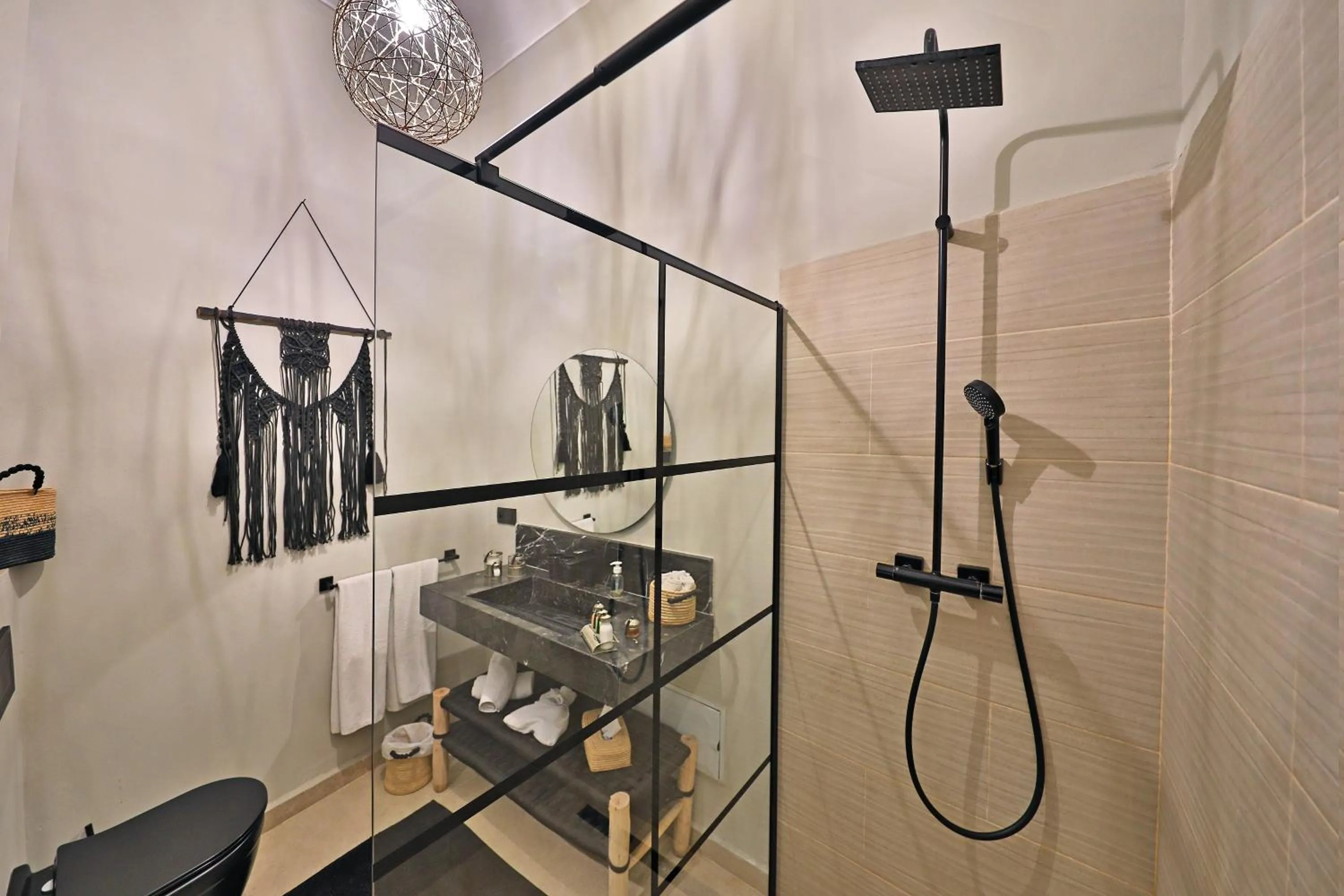 Shower in Riad Anyssates