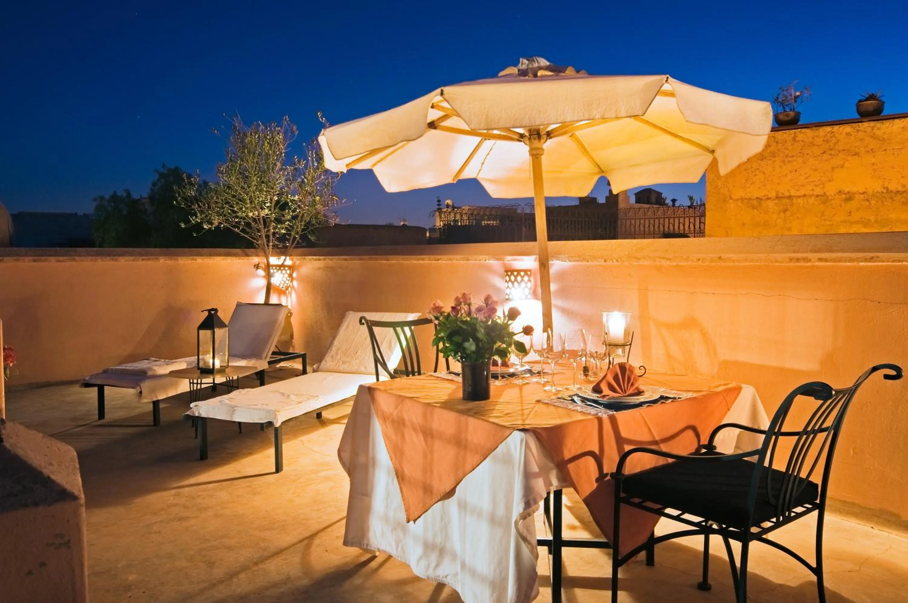 Restaurant/places to eat in Riyad El Cadi