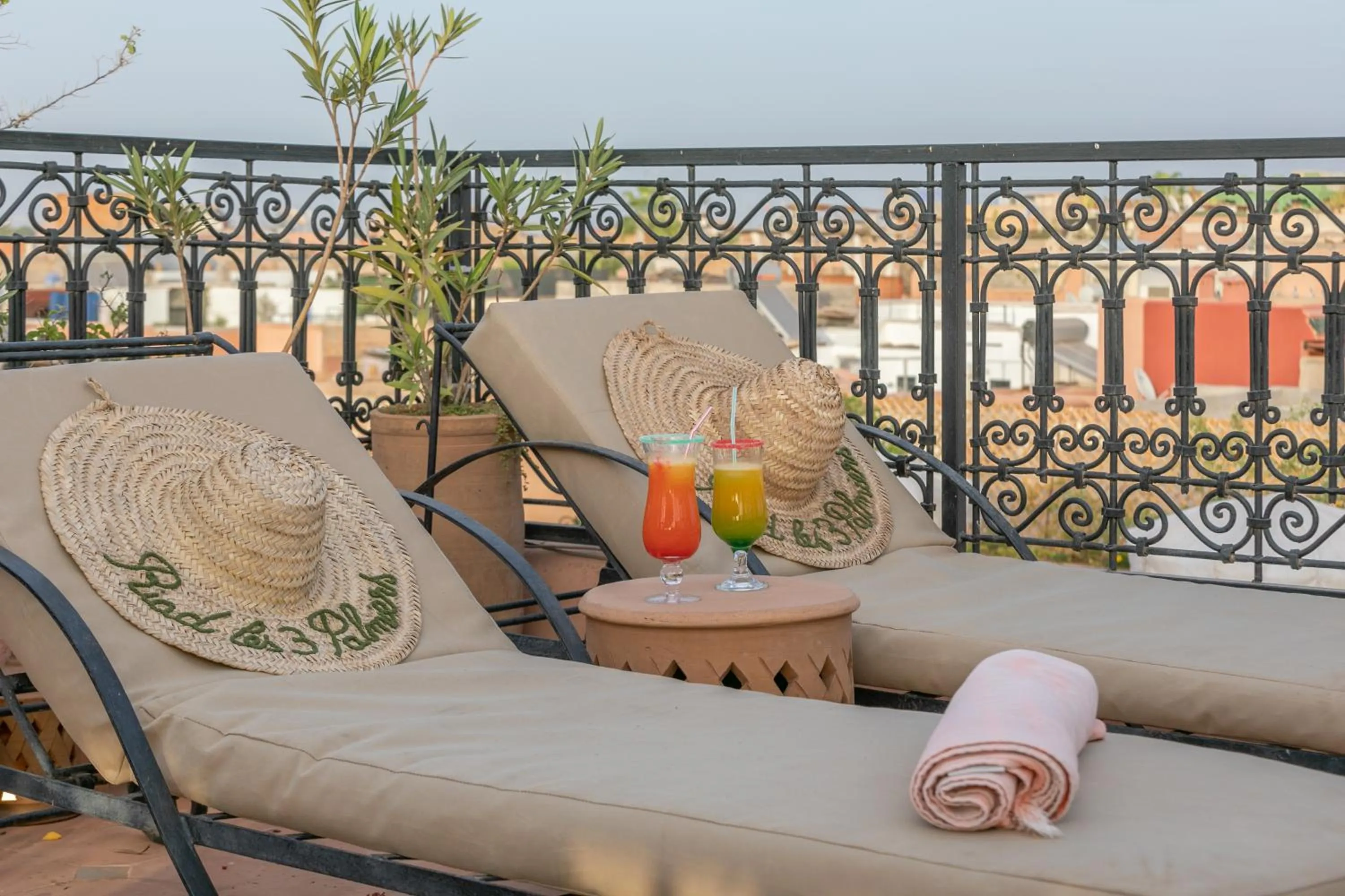 Patio in Riad Les Trois Palmiers El Bacha