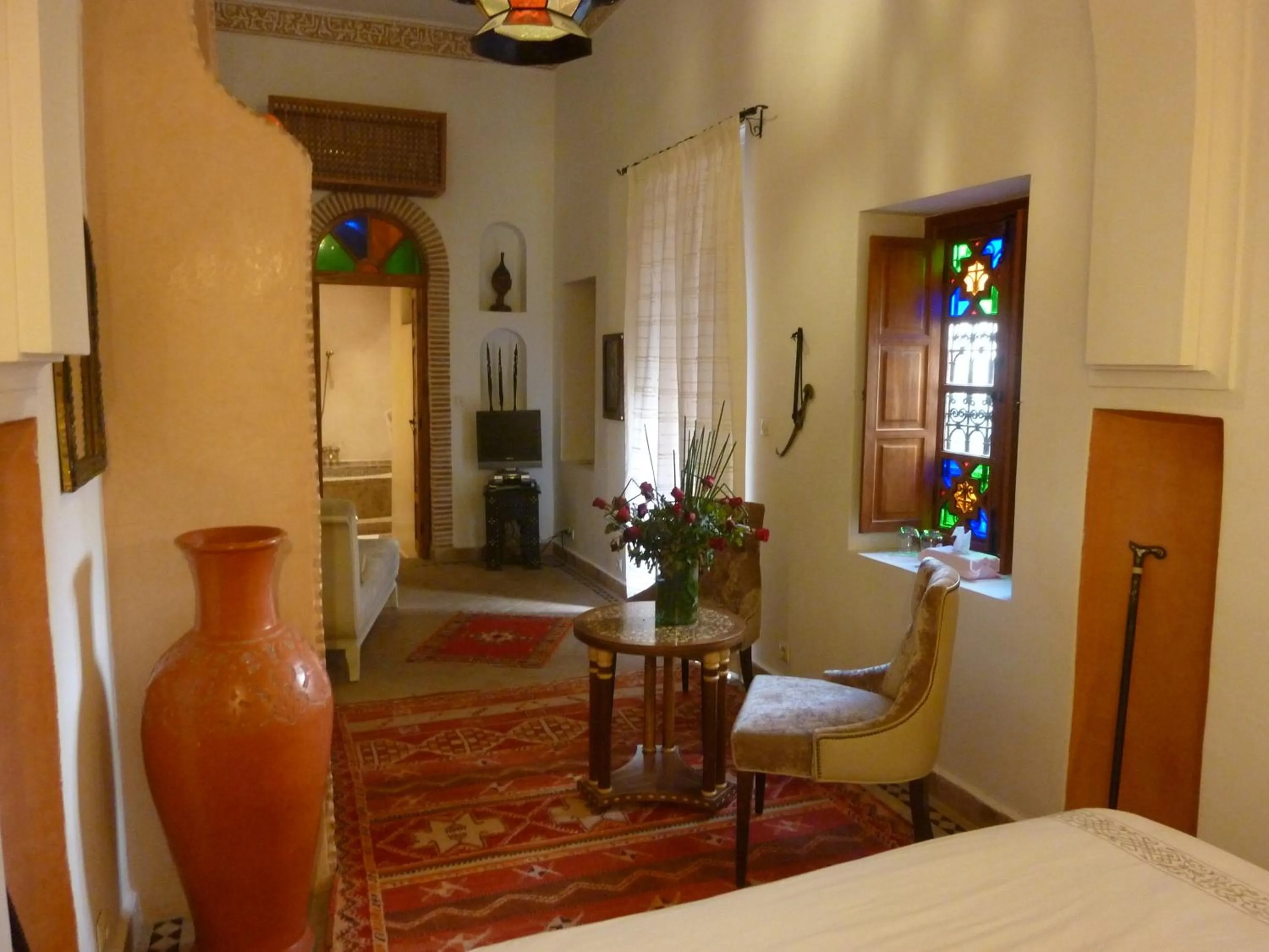 Photo of the whole room, Bed in Riad Les Trois Palmiers El Bacha