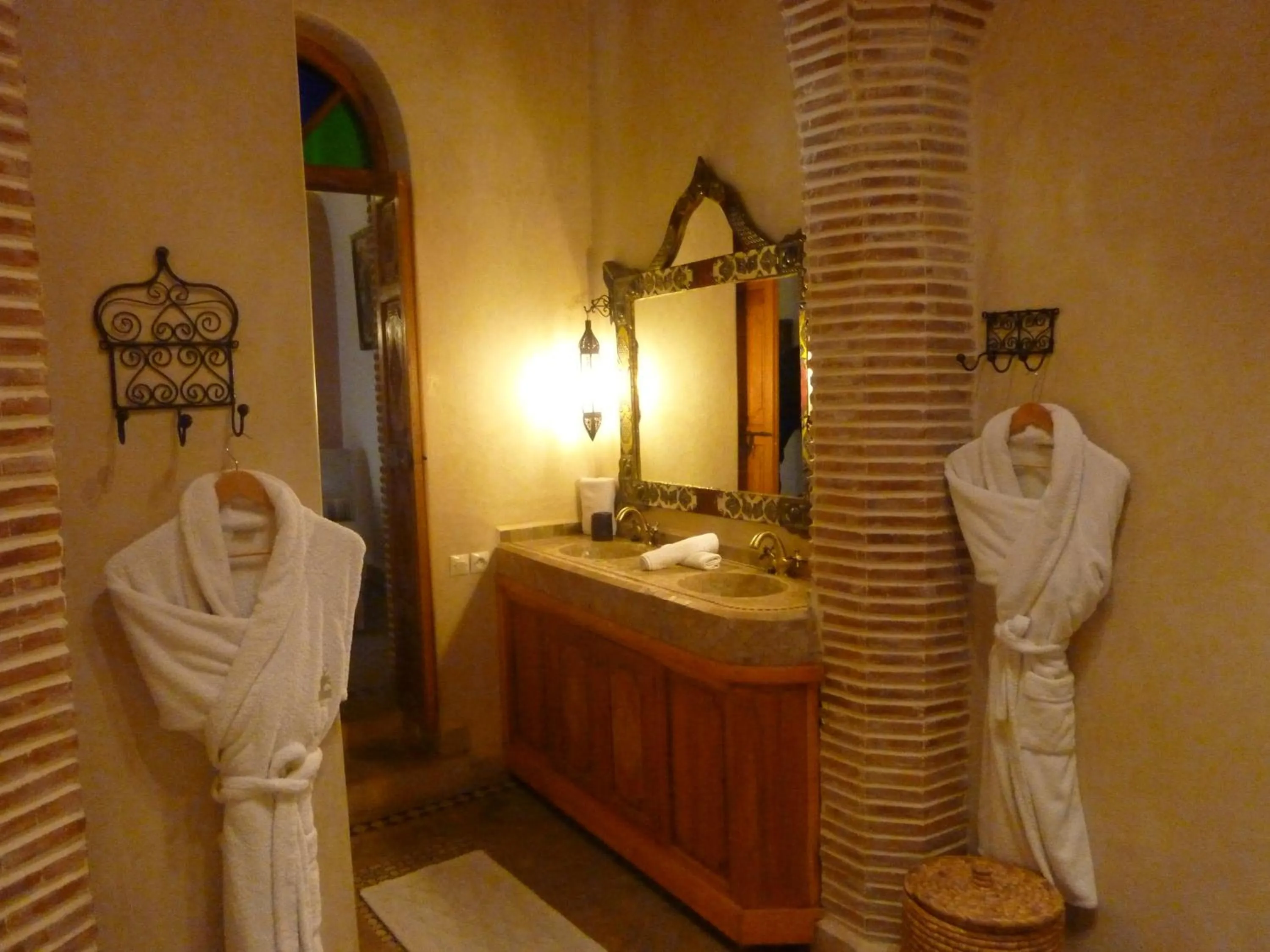 Bathroom in Riad Les Trois Palmiers El Bacha