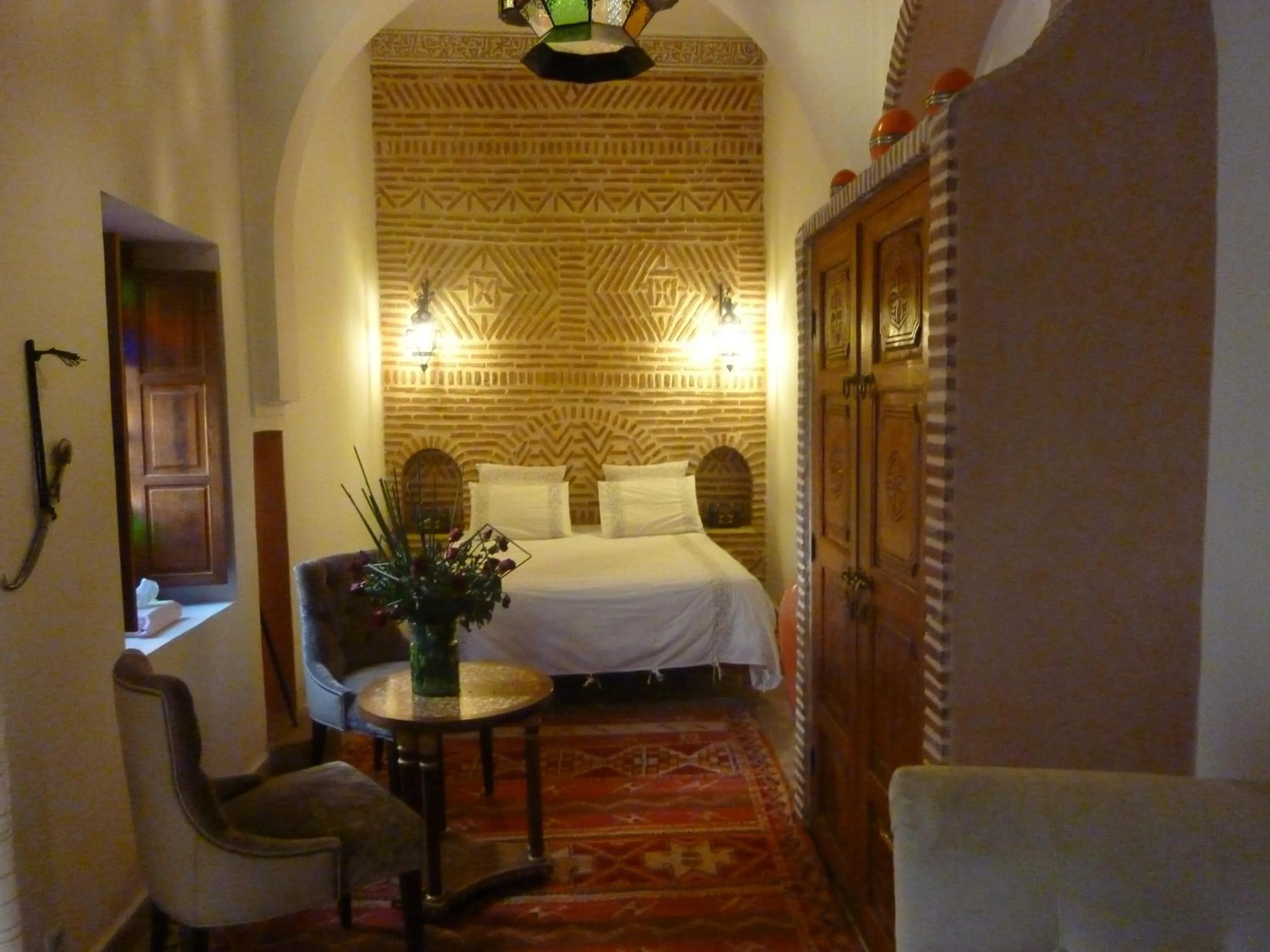 Photo of the whole room, Bed in Riad Les Trois Palmiers El Bacha