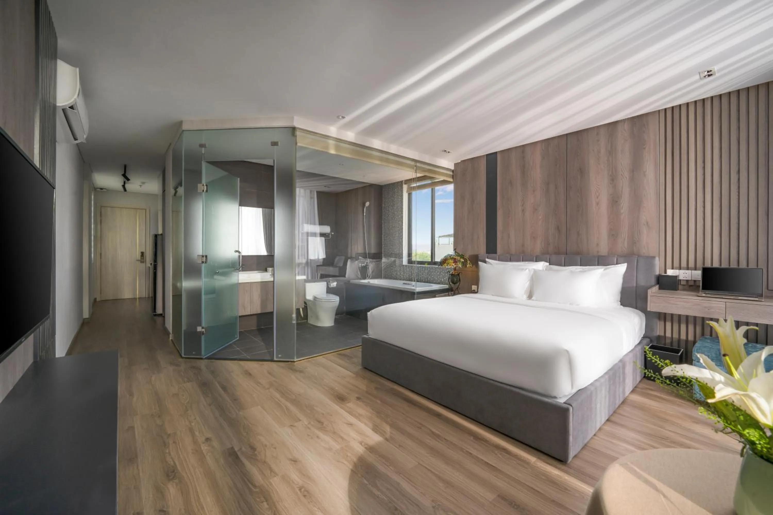 Photo of the whole room, Bed in Tashi Ocean Garden & Apartment Da Nang - My Khe Beach