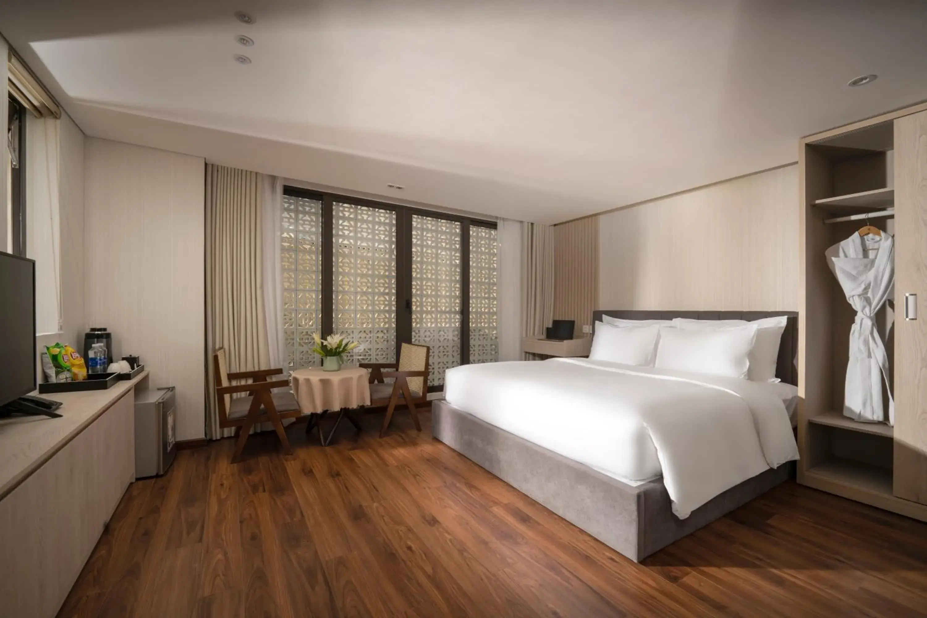 Superior King Room in Tashi Ocean Hotel & Apartment Da Nang - Free Gym Access Superior King Room in Tashi Ocean Hotel & Apartment Da Nang - Free Gym Access