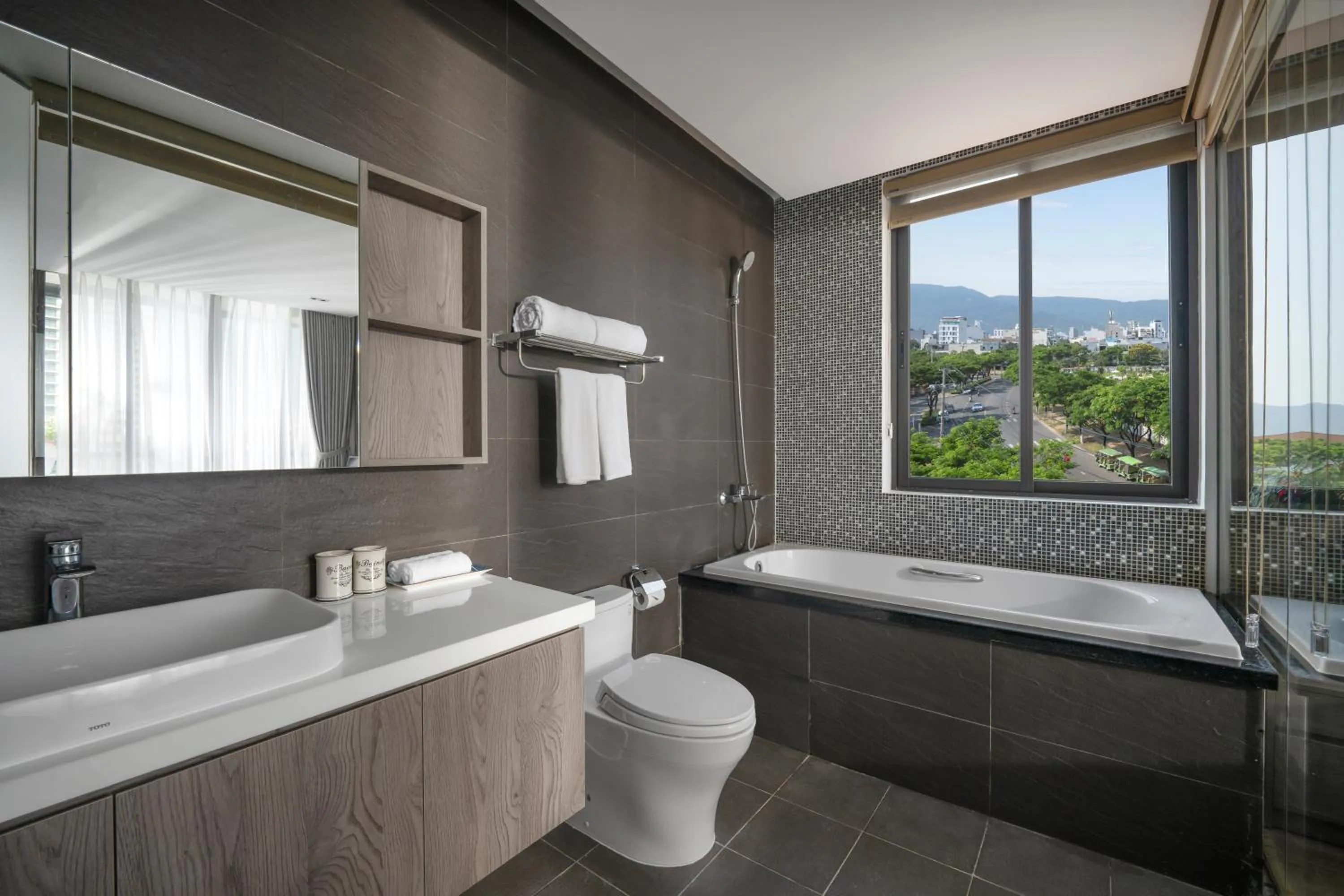 Shower in Tashi Ocean Garden & Apartment Da Nang - My Khe Beach