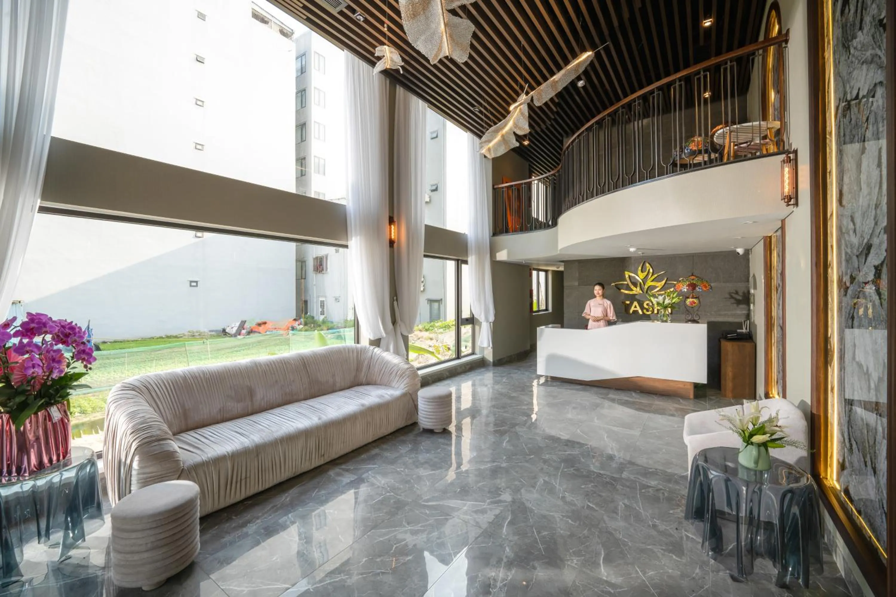Lobby or reception in Tashi Ocean Garden & Apartment Da Nang - My Khe Beach