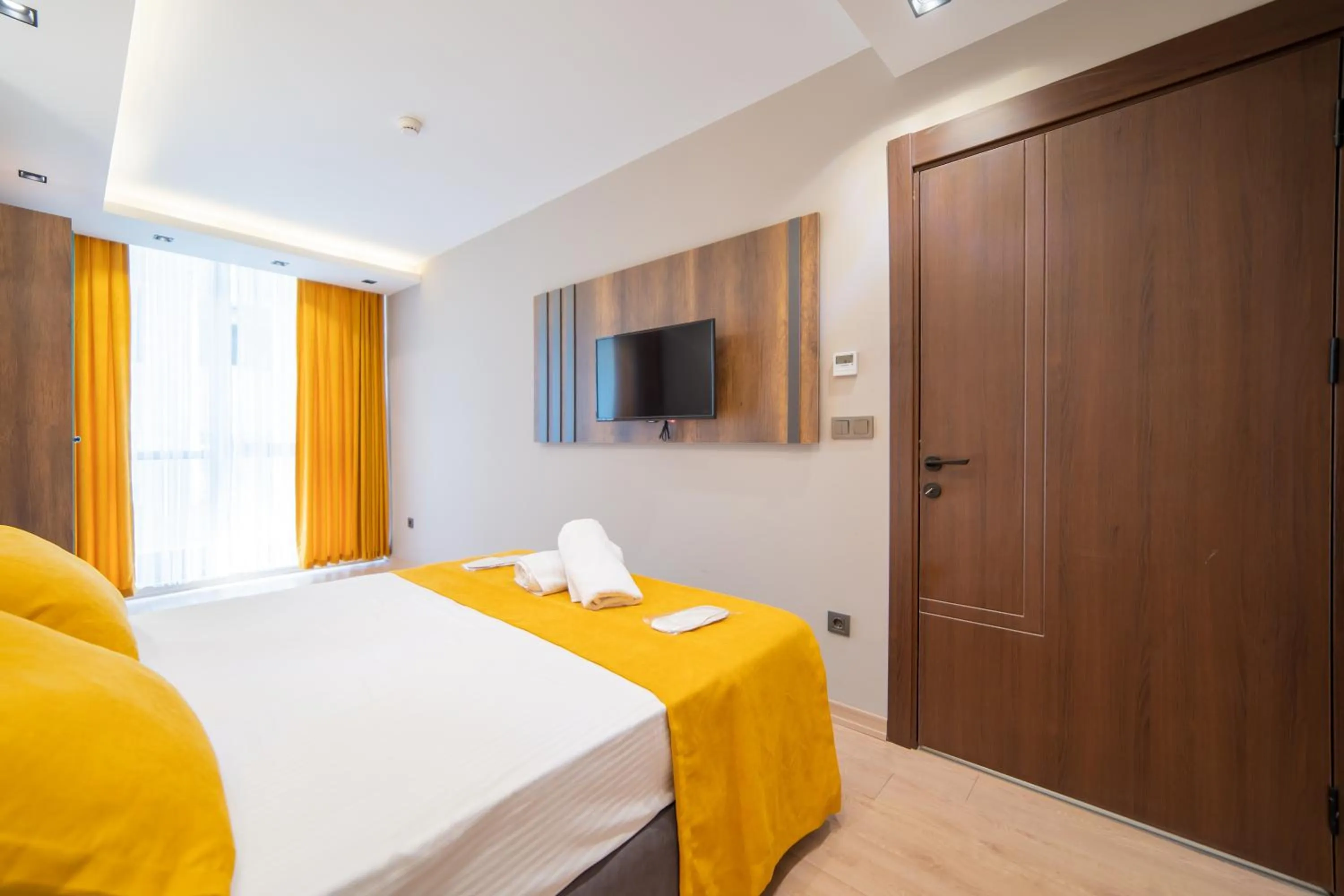 Bed in Garden Room Suit Hotel