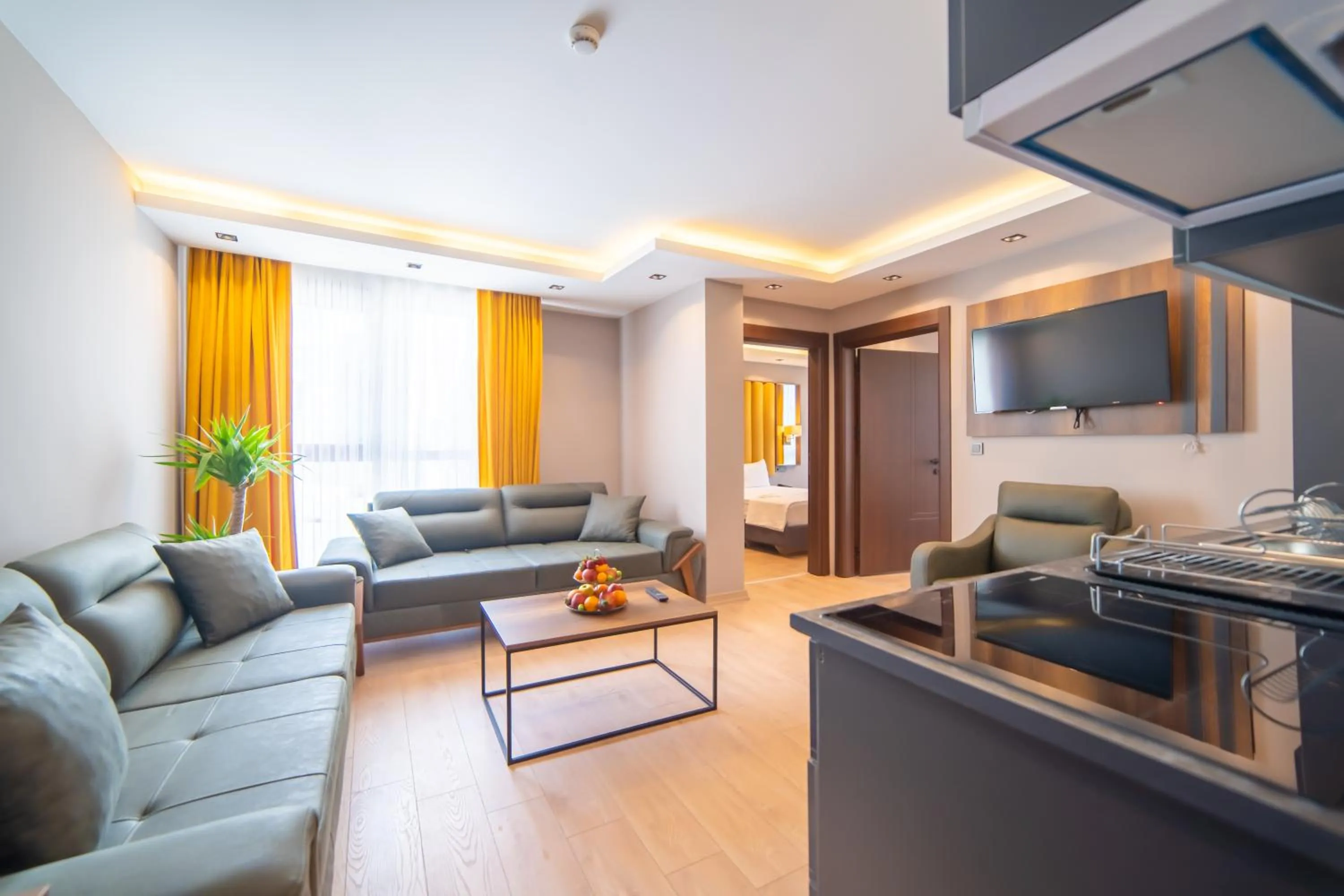 Kitchen or kitchenette in Garden Room Suit Hotel