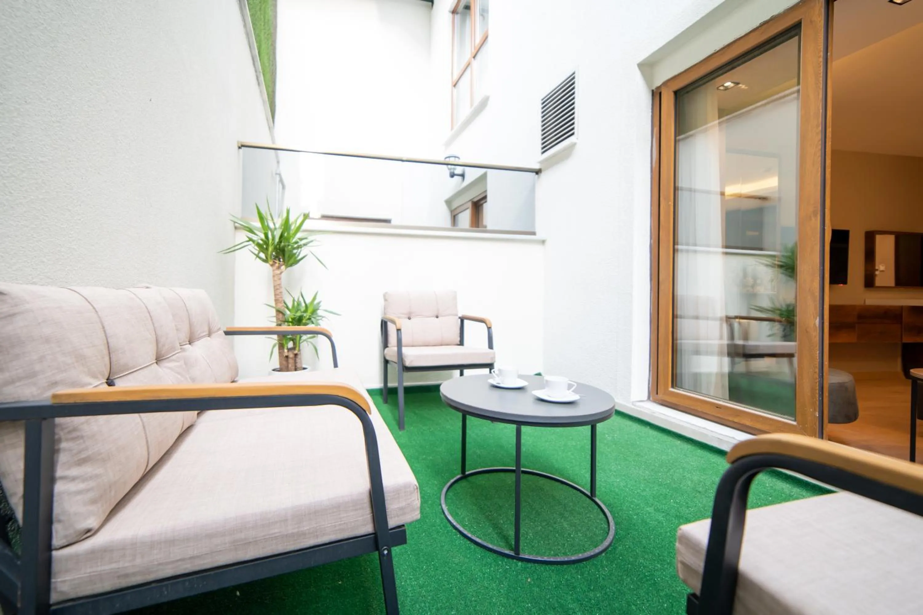 Garden in Garden Room Suit Hotel