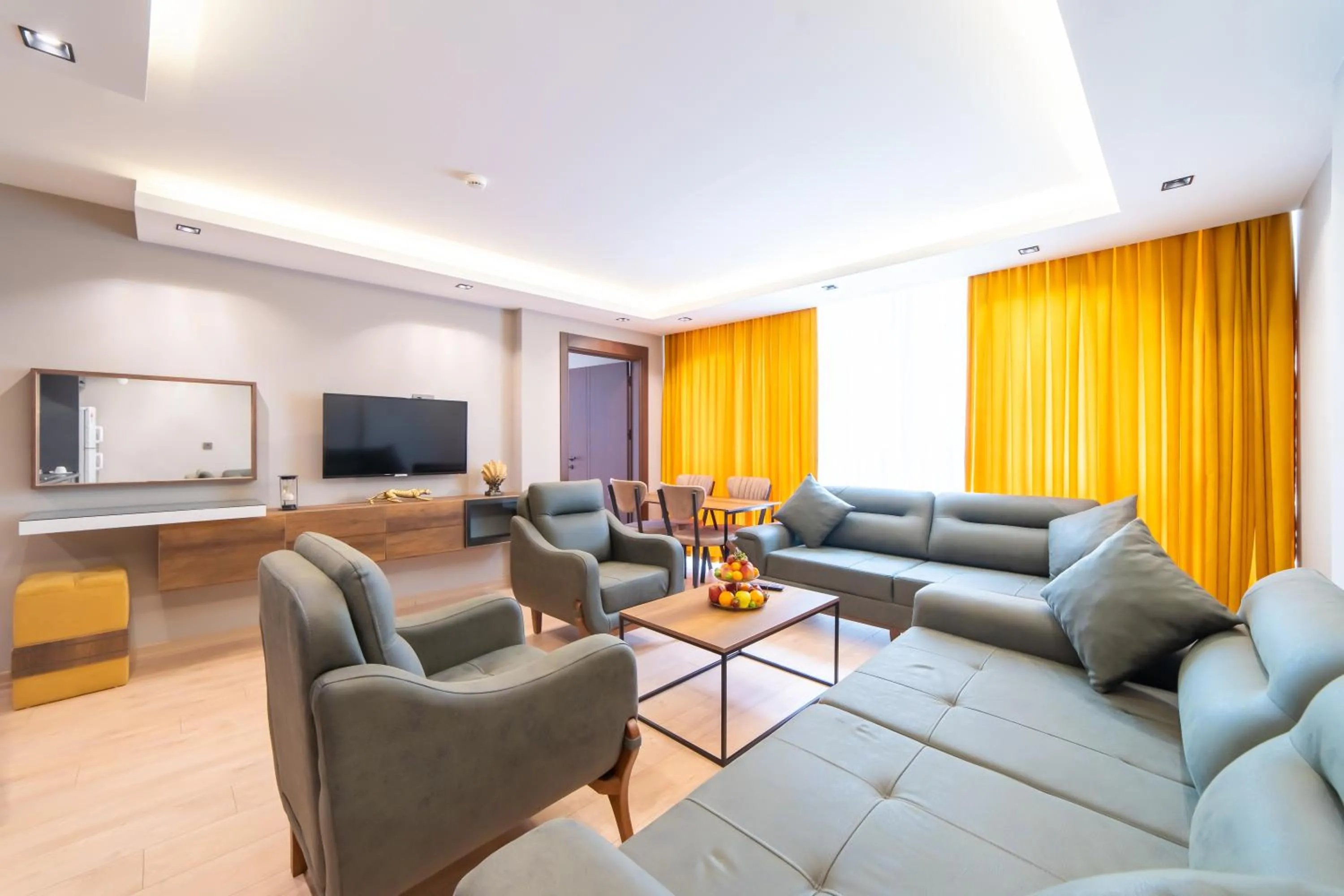 Living room in Garden Room Suit Hotel