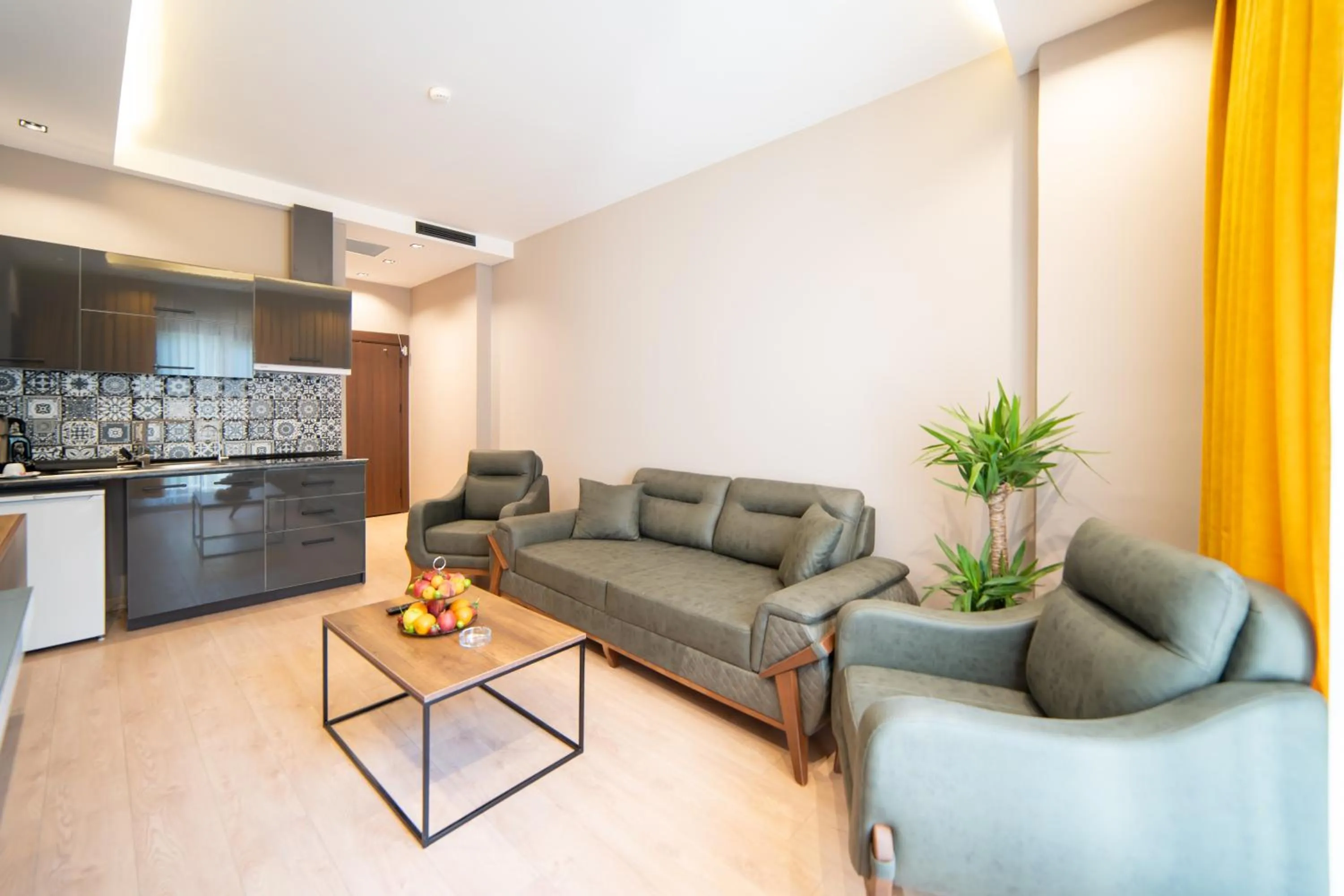 Kitchen or kitchenette in Garden Room Suit Hotel