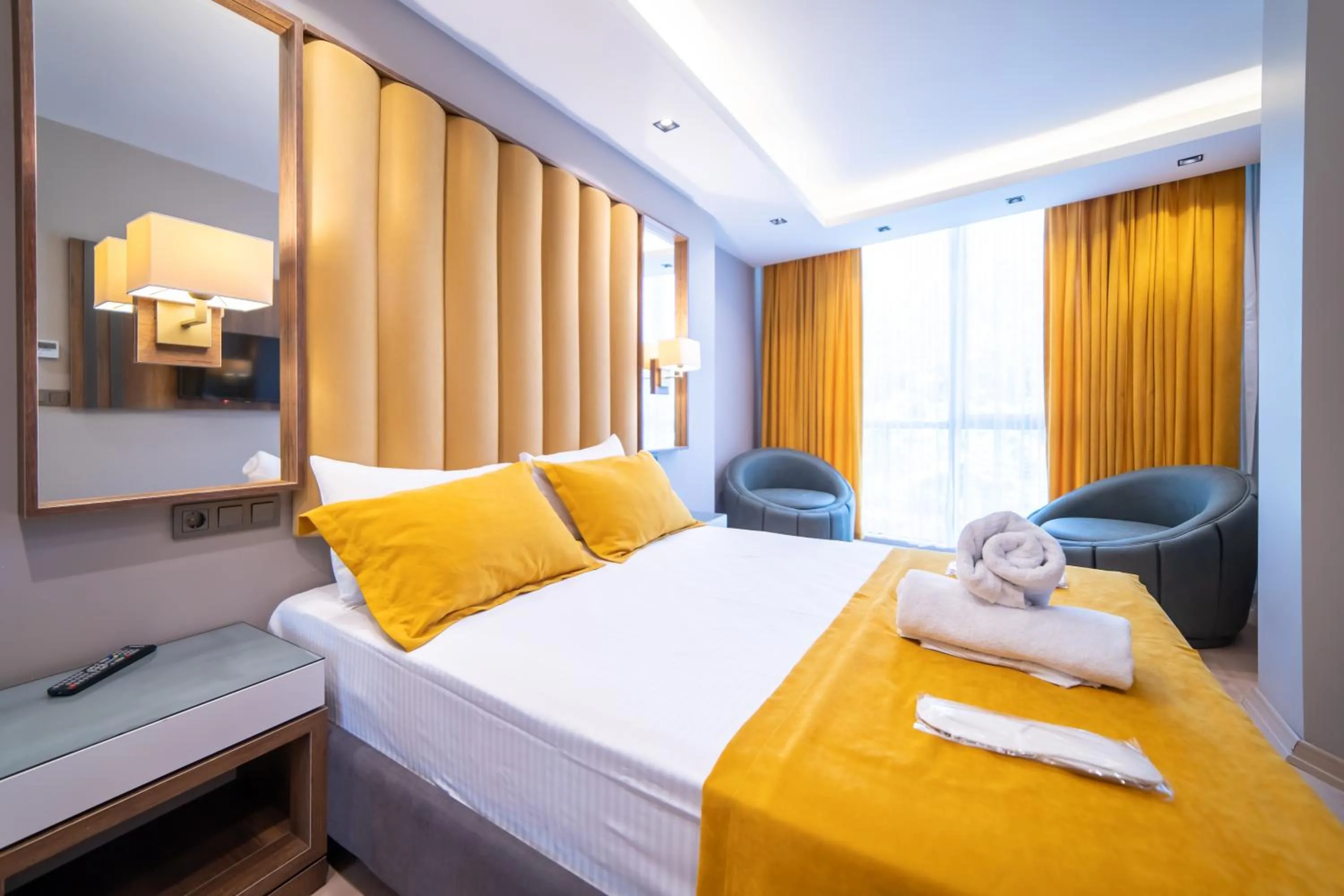 Bed in Garden Room Suit Hotel