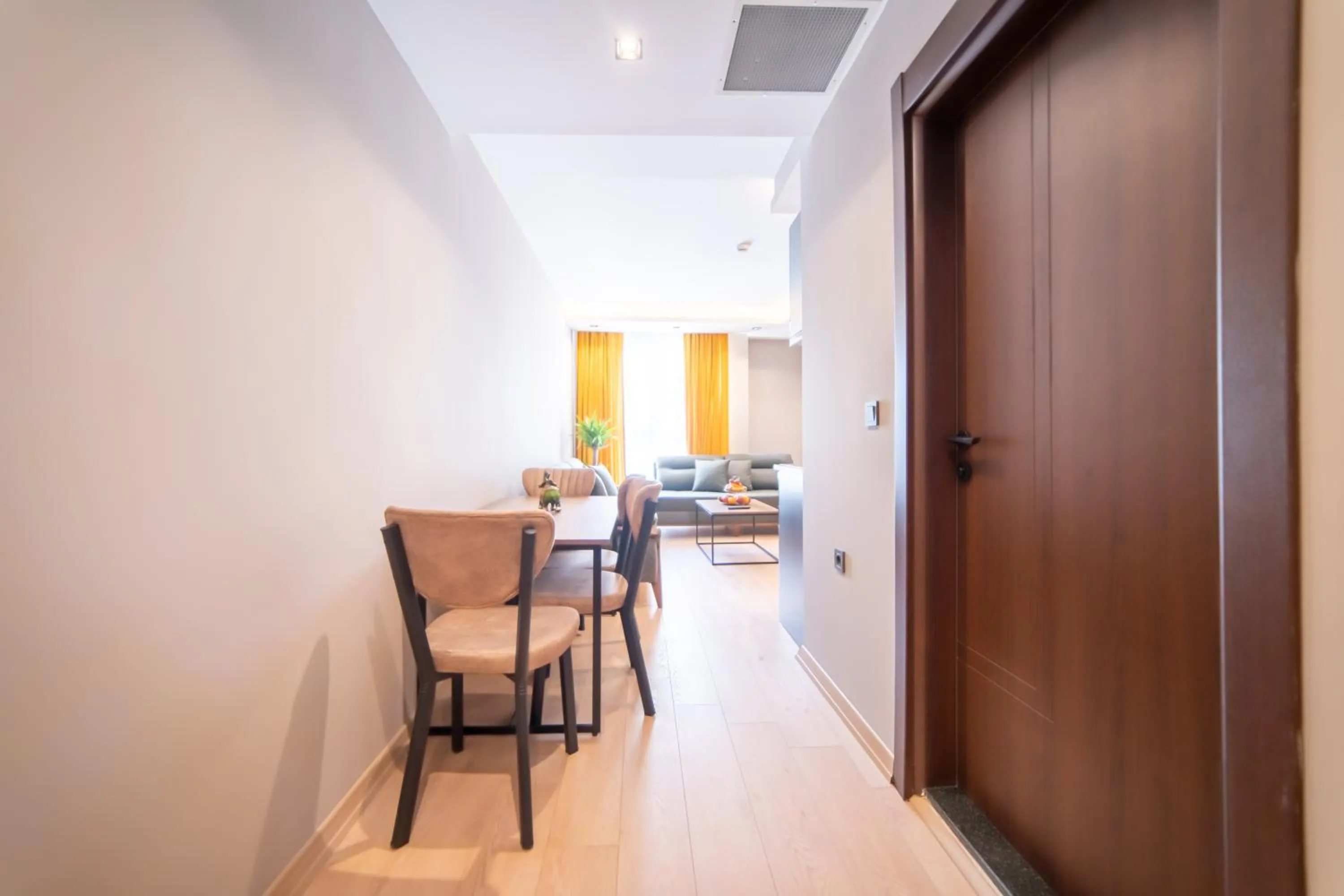 Seating area in Garden Room Suit Hotel