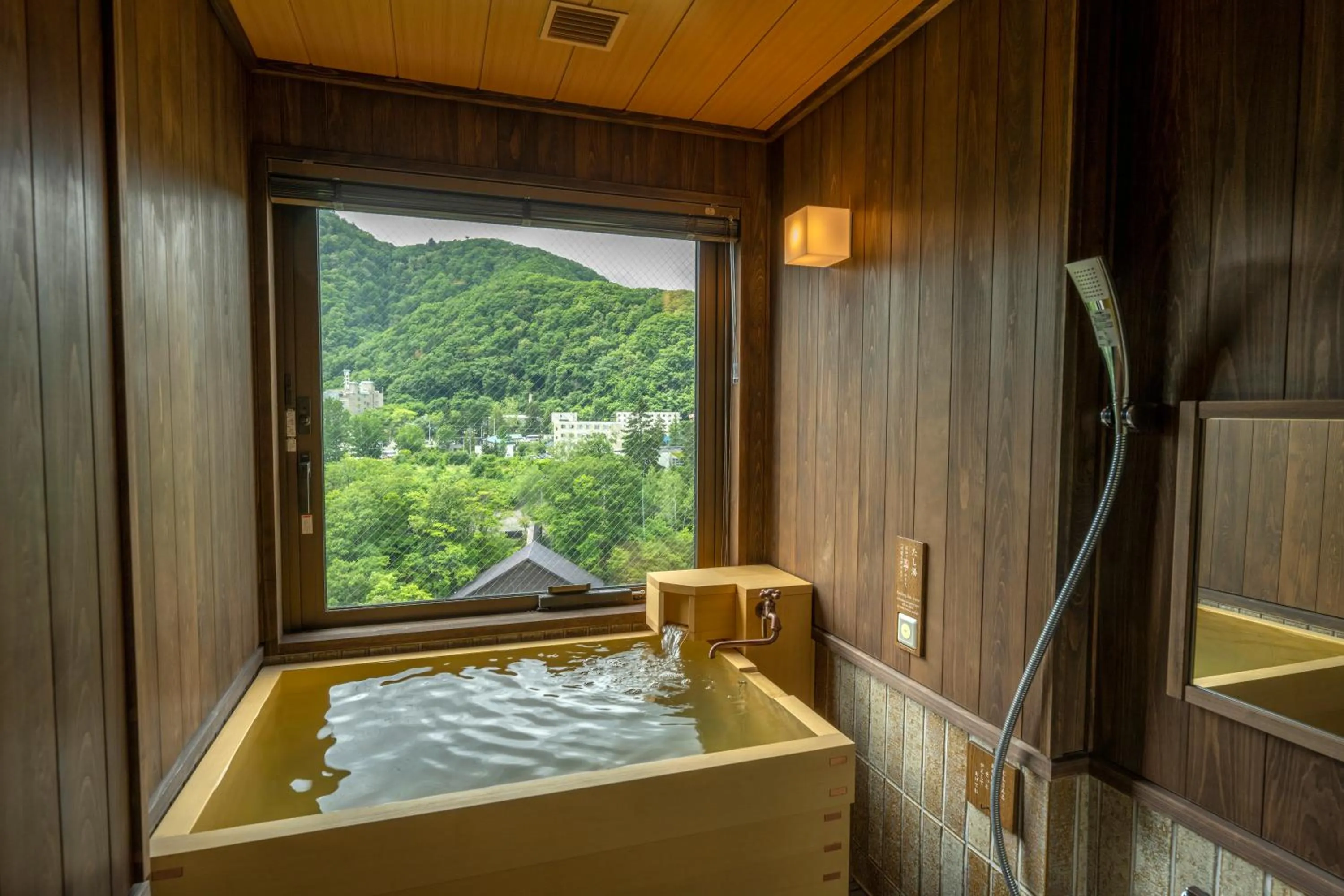 Hot Spring Bath in Jozankei Onsen Yurakusoan
