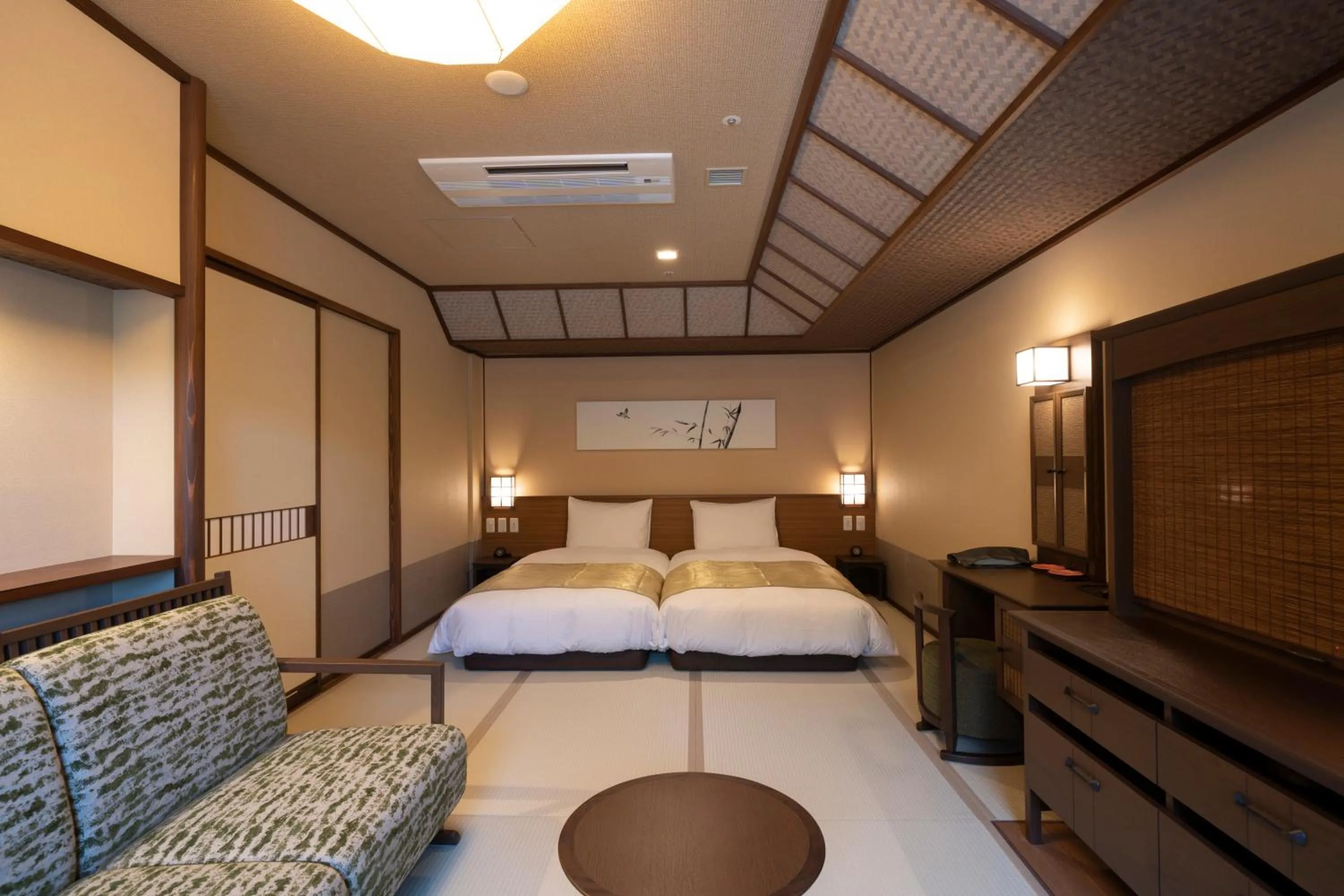 Photo of the whole room, Bed in Jozankei Onsen Yurakusoan