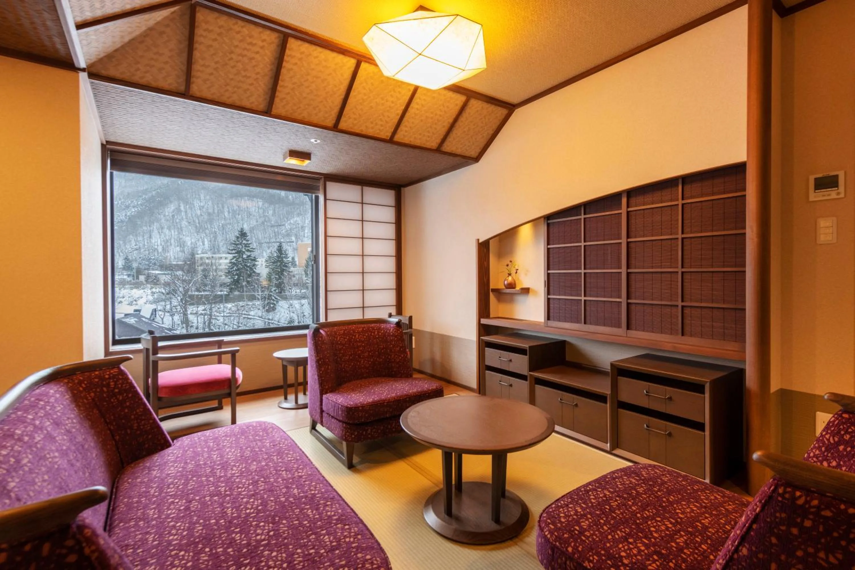 Photo of the whole room in Jozankei Onsen Yurakusoan