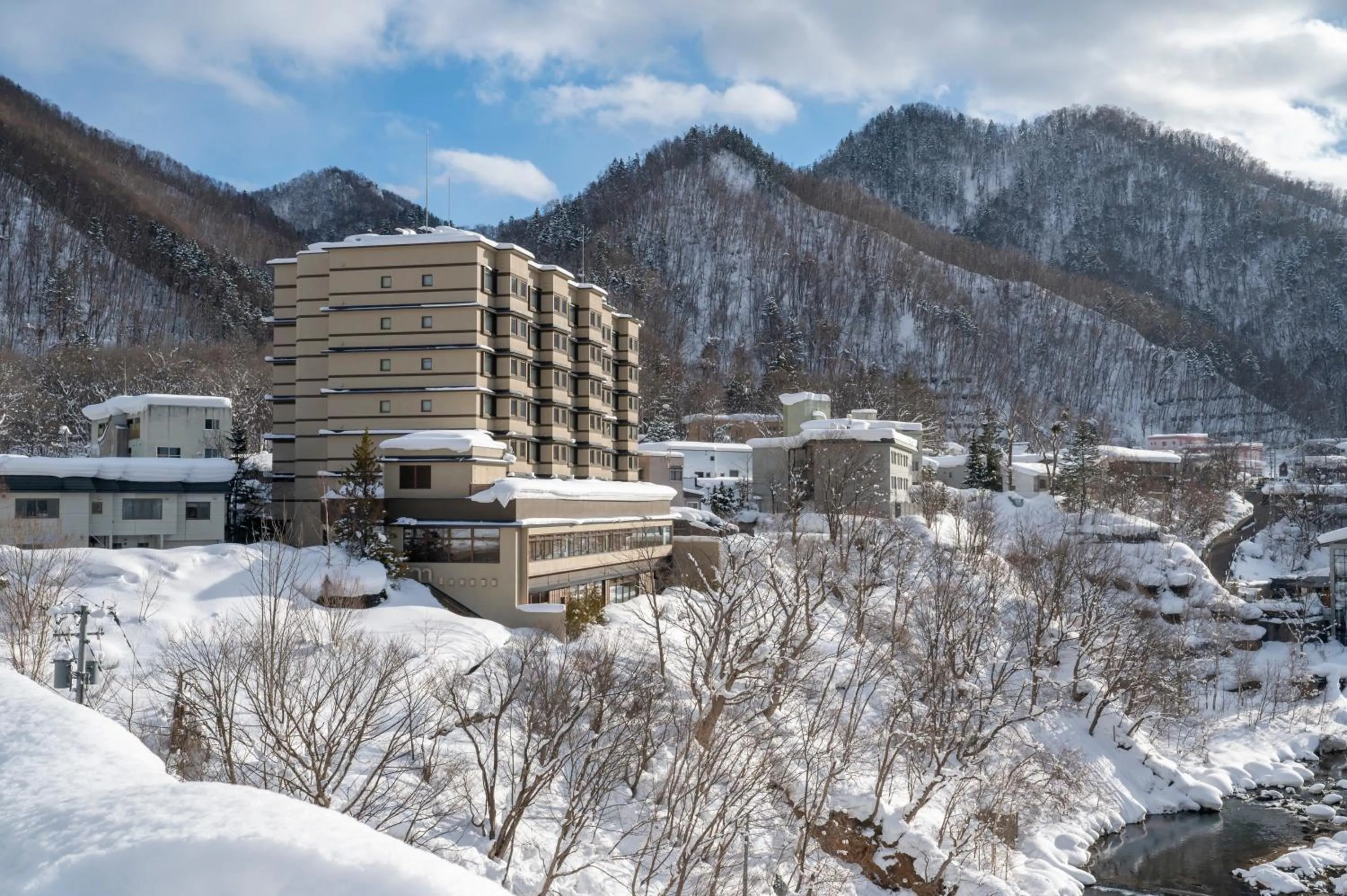 Property building in Jozankei Onsen Yurakusoan