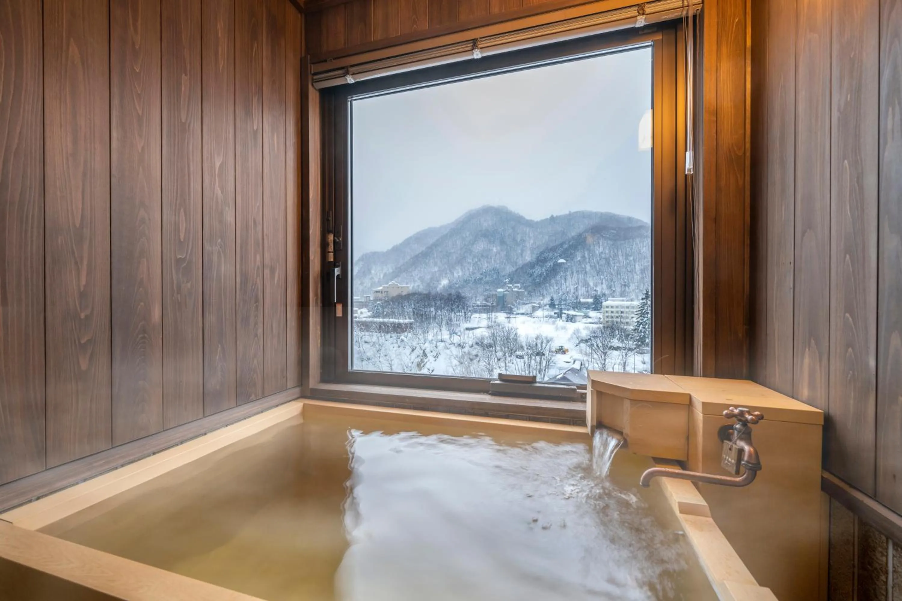 Hot Spring Bath in Jozankei Onsen Yurakusoan