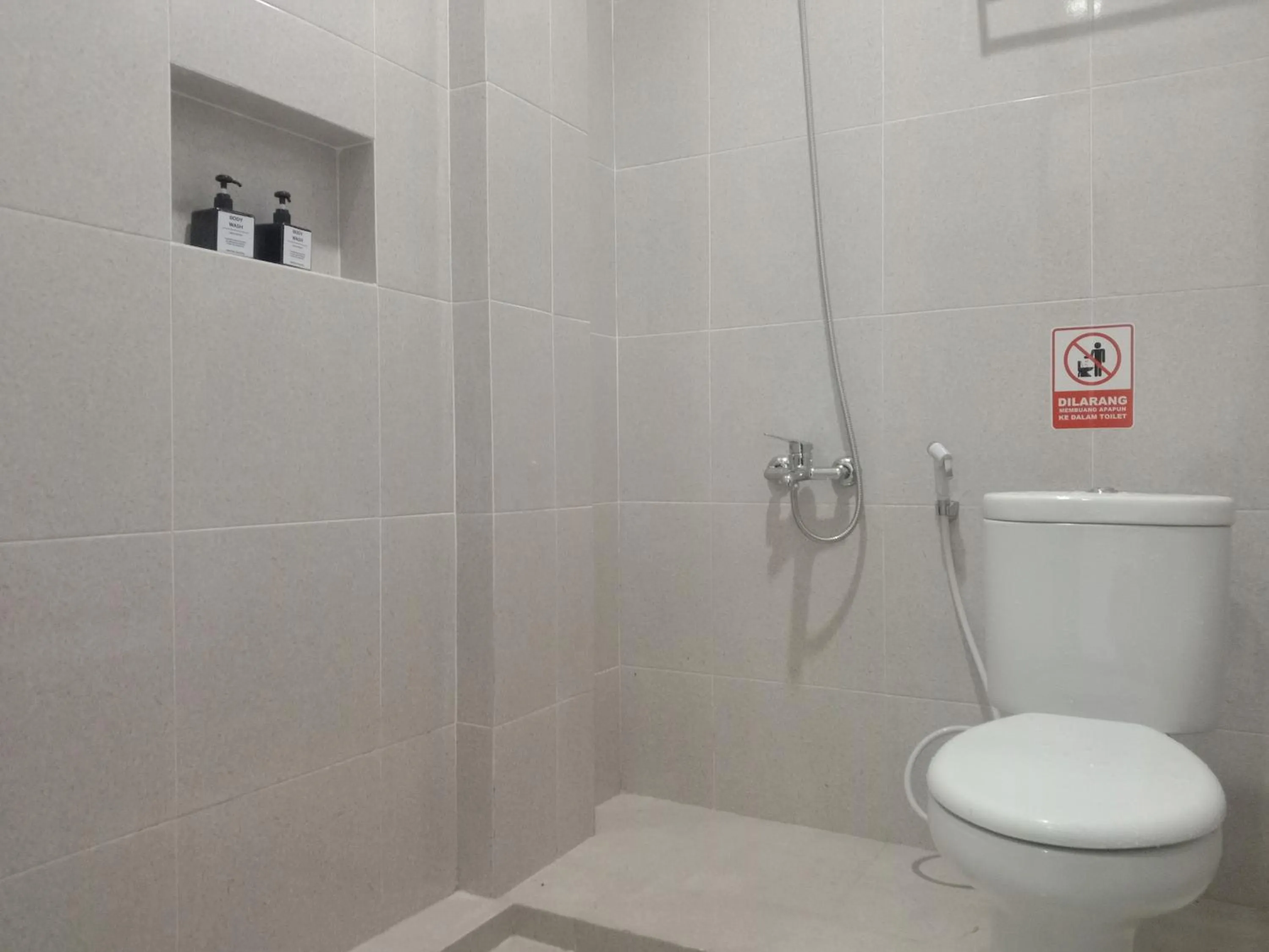 Bathroom in Urbanview Badran Residence Syariah Manahan