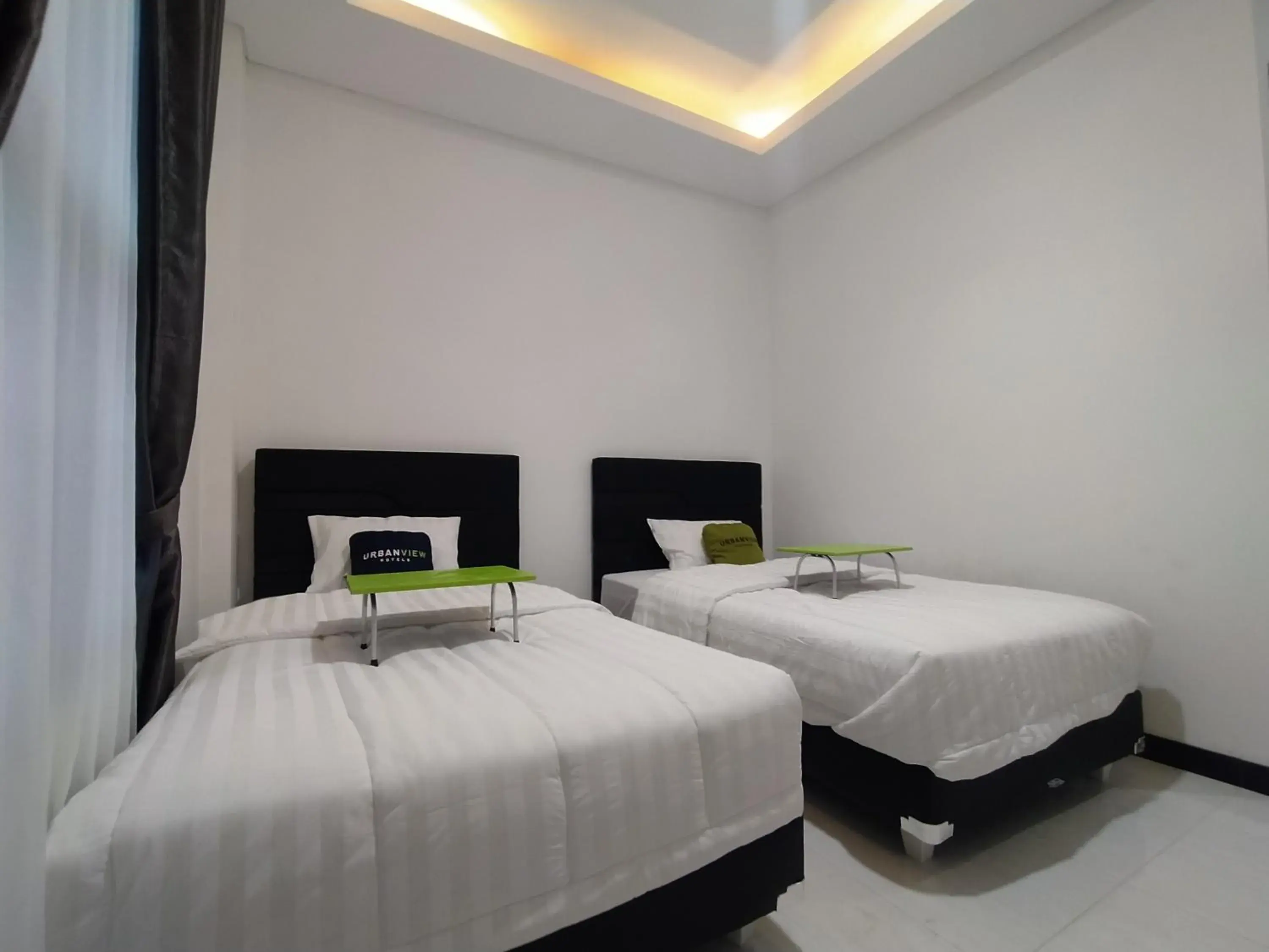 Superior Twin Room in Urbanview Badran Residence Syariah Manahan Superior Twin Room in Urbanview Badran Residence Syariah Manahan