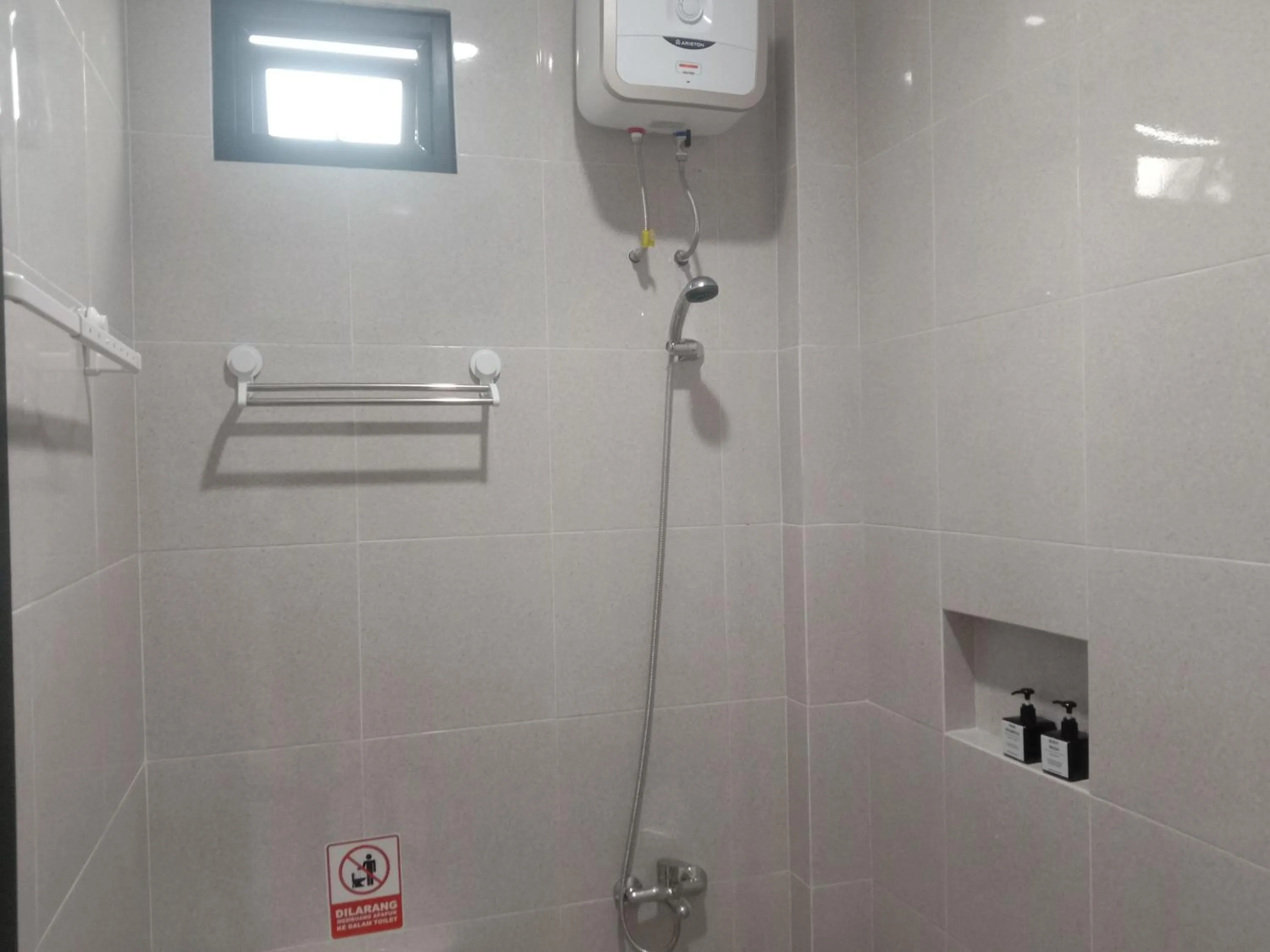 Bathroom in Urbanview Badran Residence Syariah Manahan