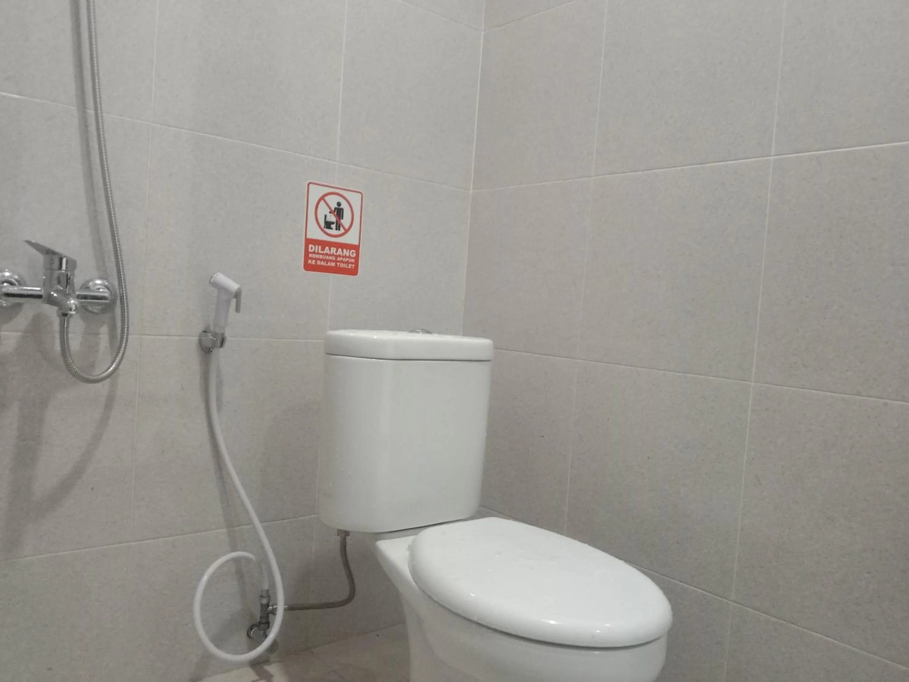 Bathroom in Urbanview Badran Residence Syariah Manahan