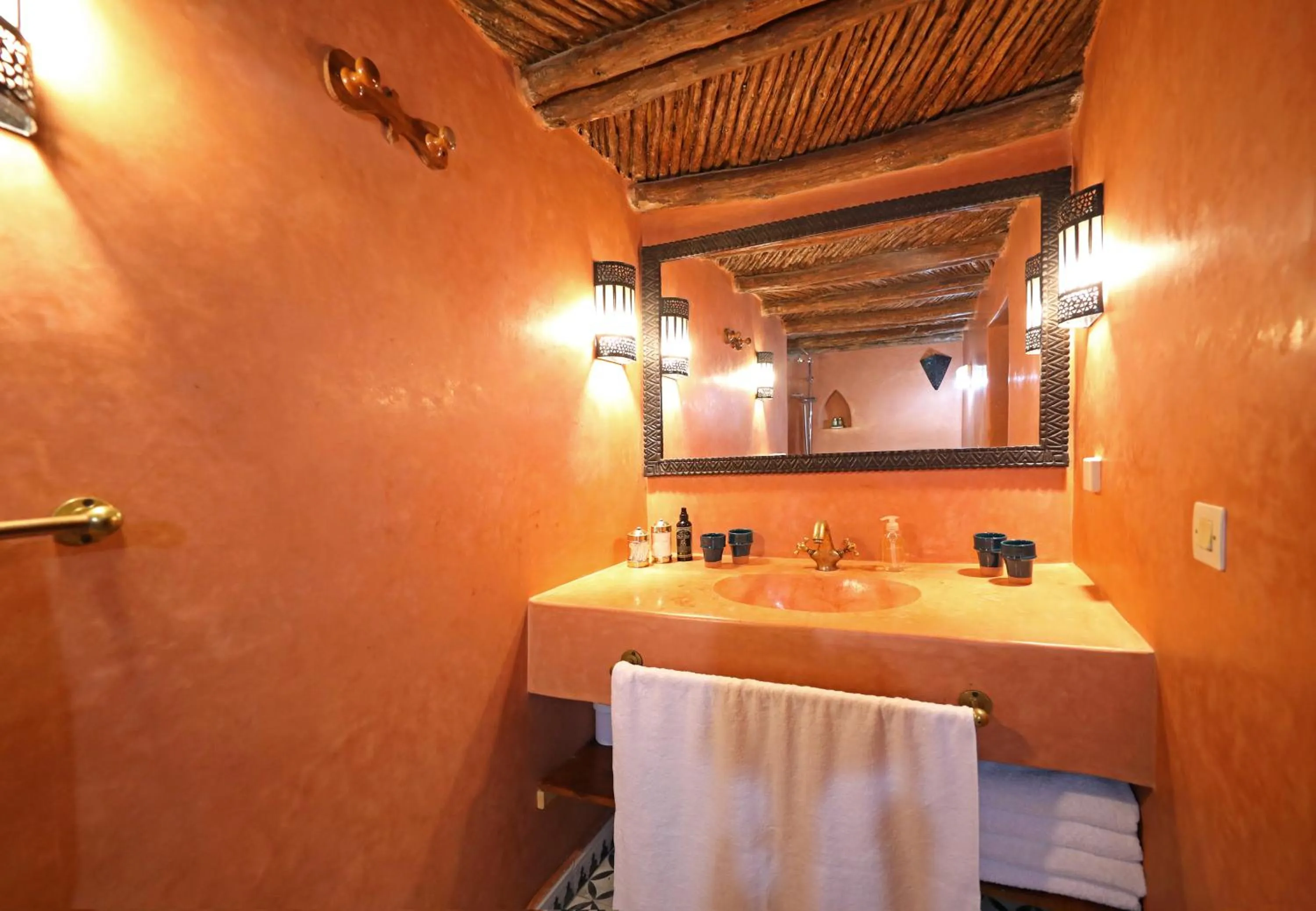 Shower in Ryad Watier & SPA