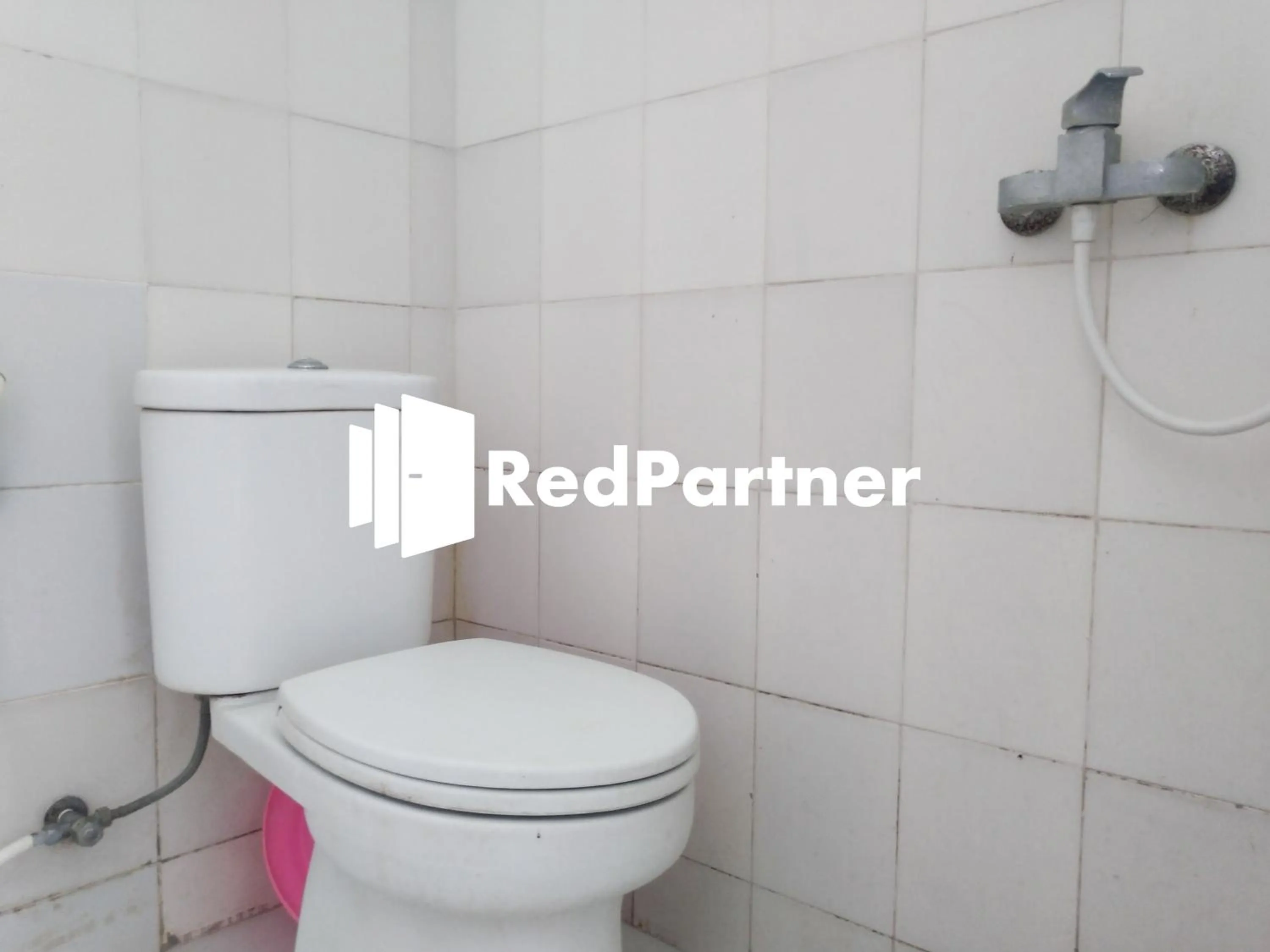 Bathroom in Riyani Residence At Jalan Ahmad Yani Pemalang Mitra RedDoorz