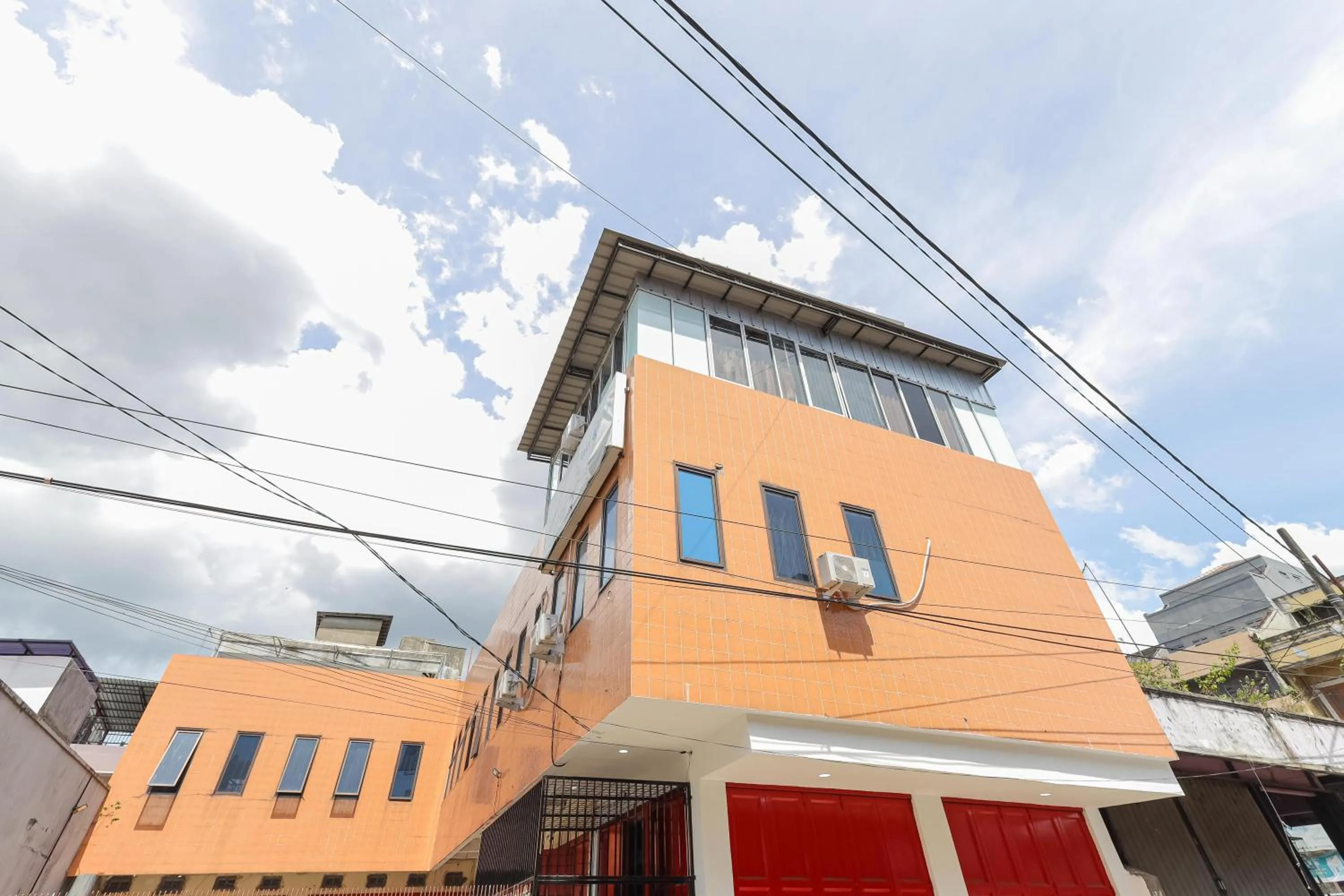 Property building in RedDoorz near Pasar Lama Serang