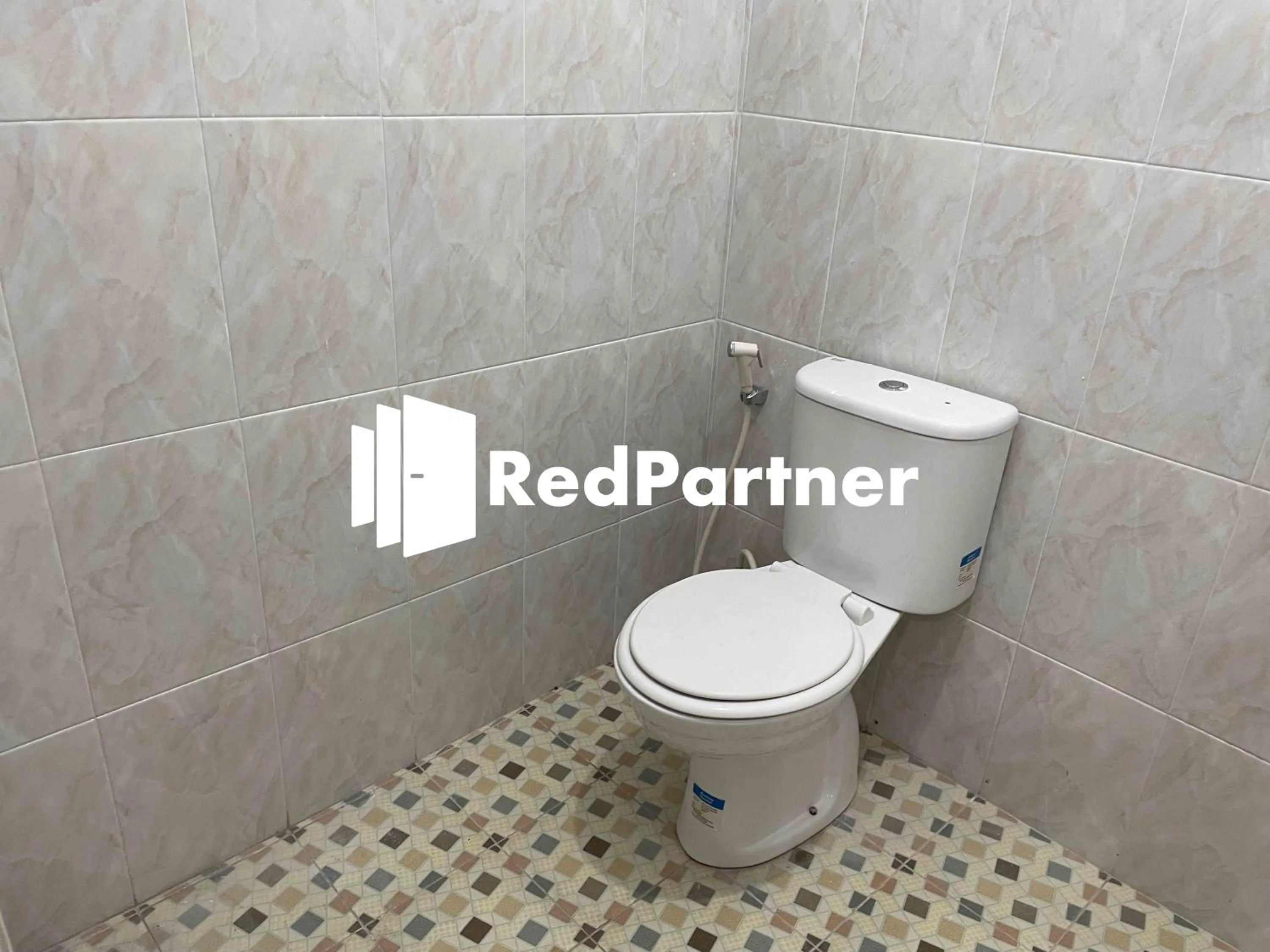 Bathroom in Hotel Pusponjolo Syariah Semarang Mitra RedDoorz