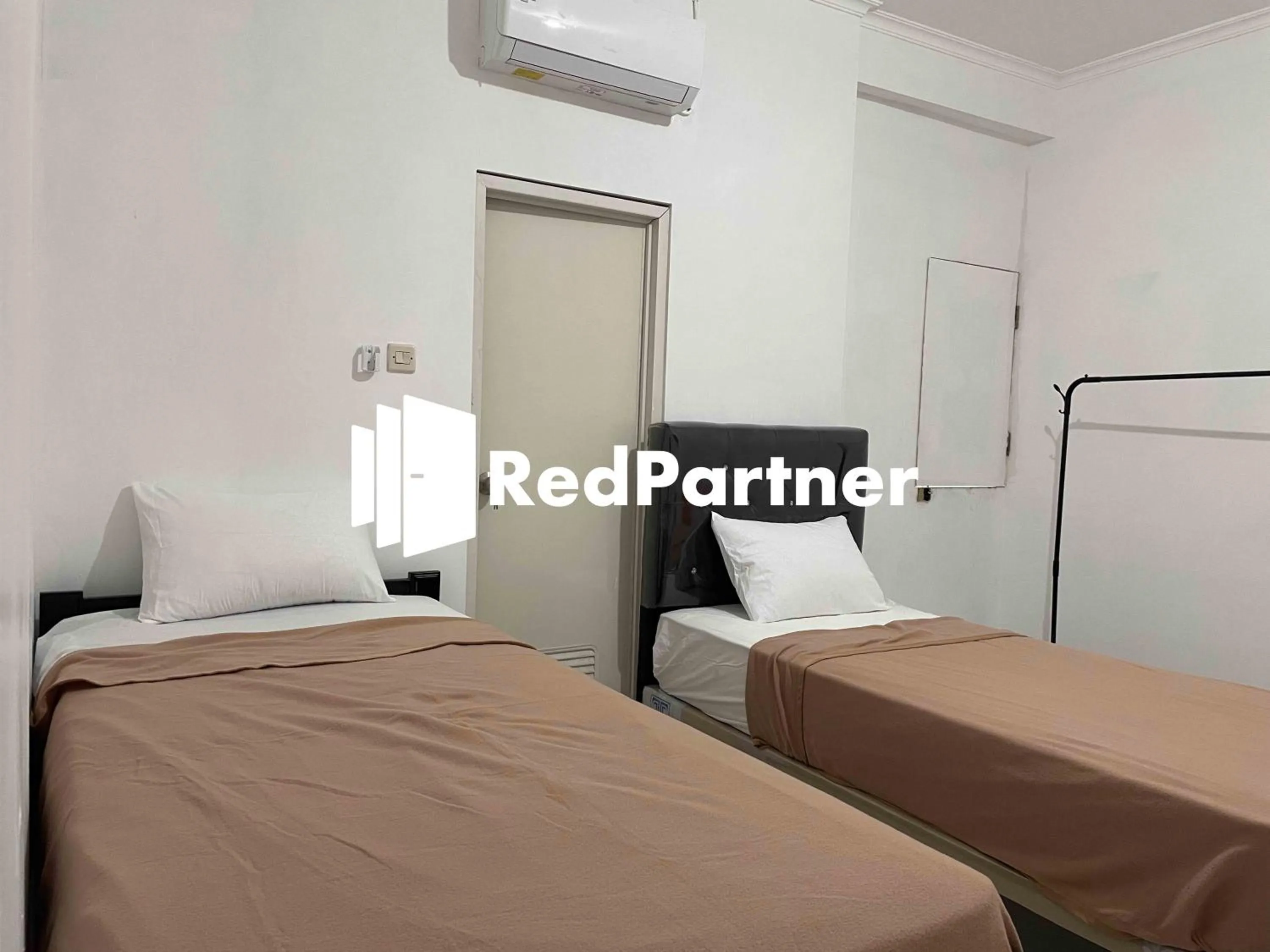 Bedroom, Bed in Hotel Pusponjolo Syariah Semarang Mitra RedDoorz