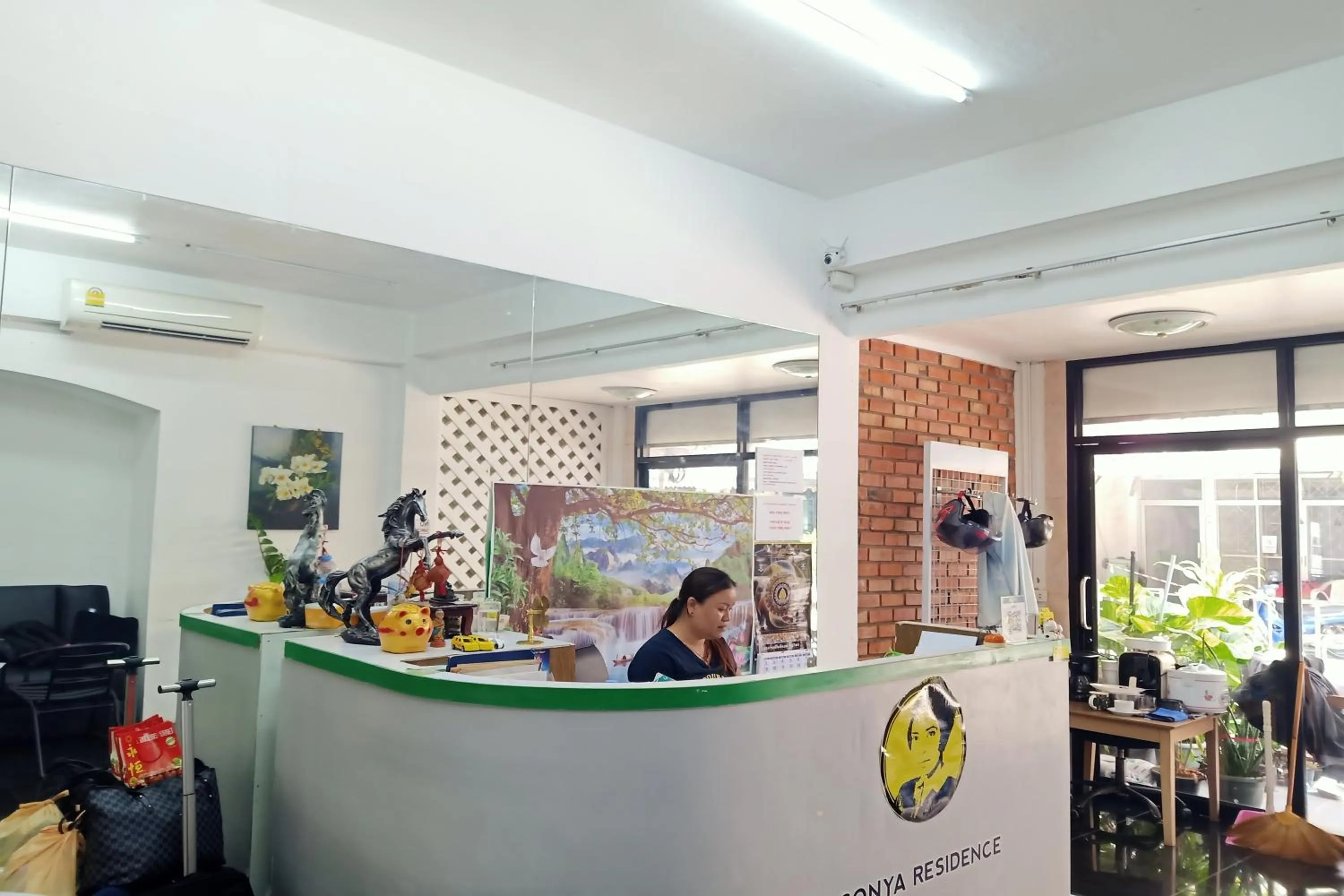 Restaurant/places to eat in Sonya Residence